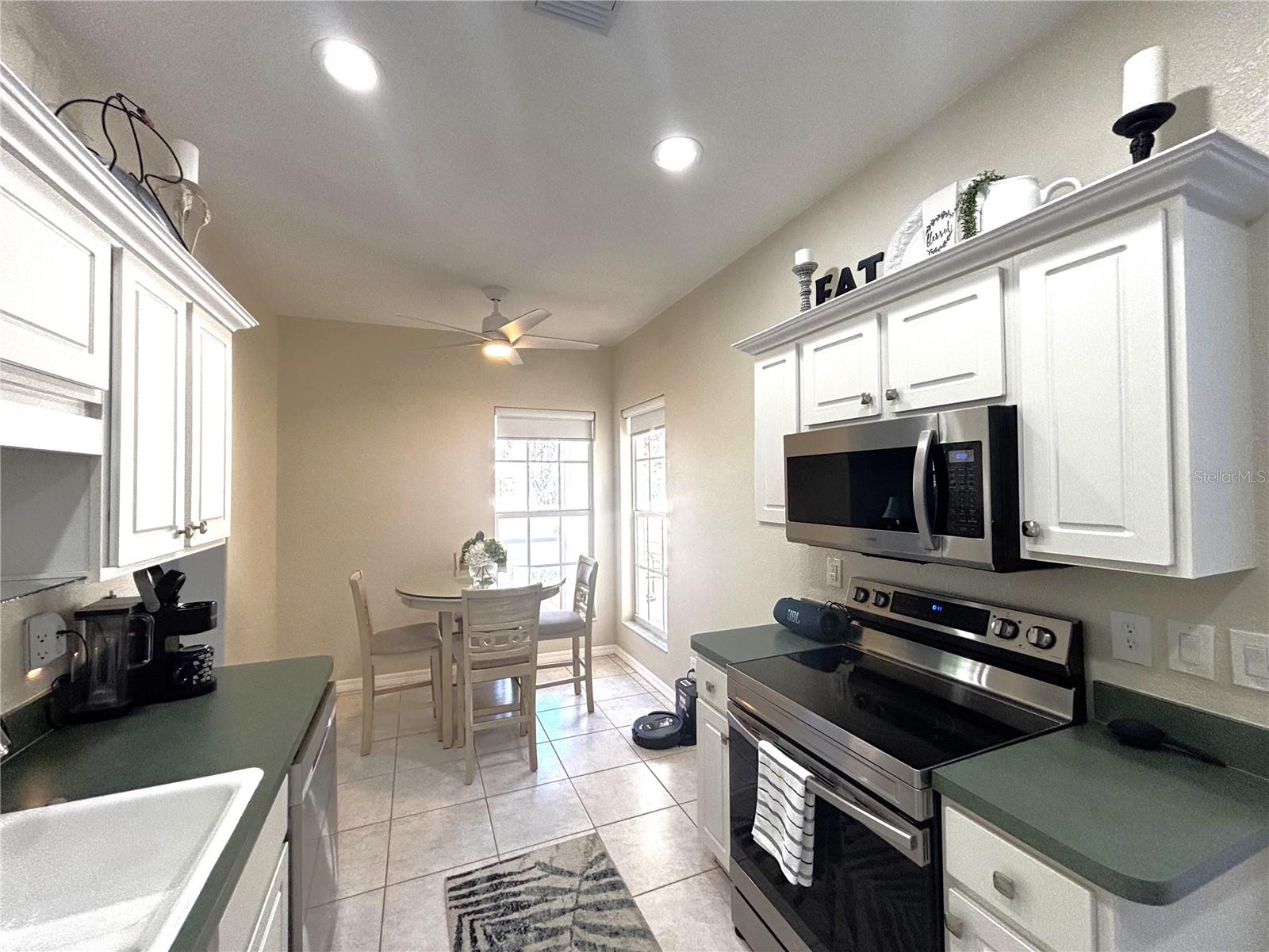Image 5 of 21 For 1759 Fountain View Circle 1759