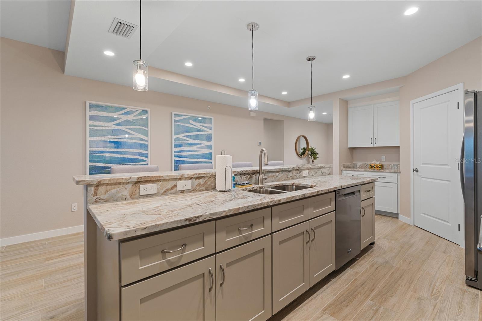 Image 10 of 33 For 5126 Coronado Parkway 2h