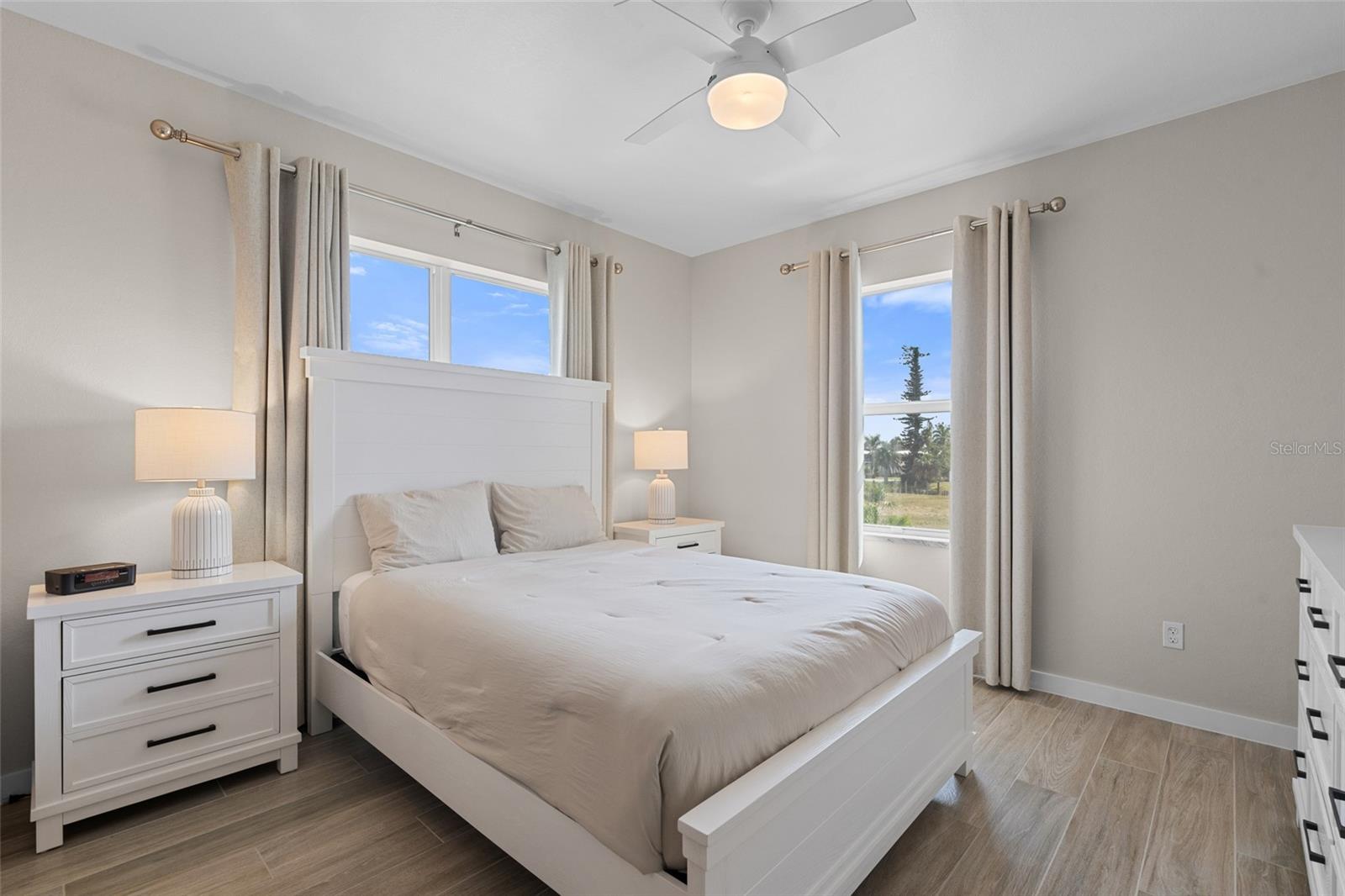 Image 15 of 33 For 5126 Coronado Parkway 2h