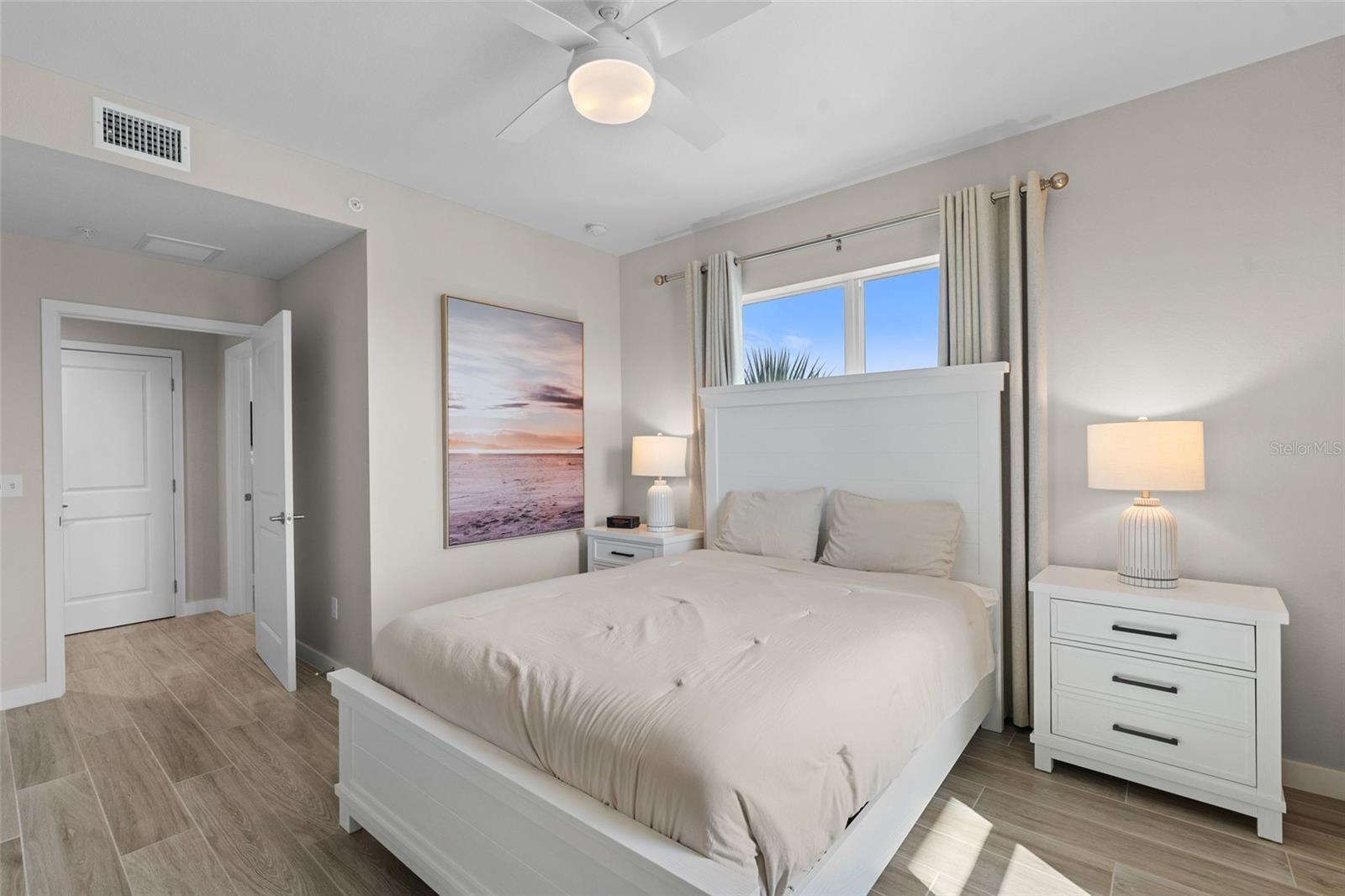 Image 16 of 33 For 5126 Coronado Parkway 2h