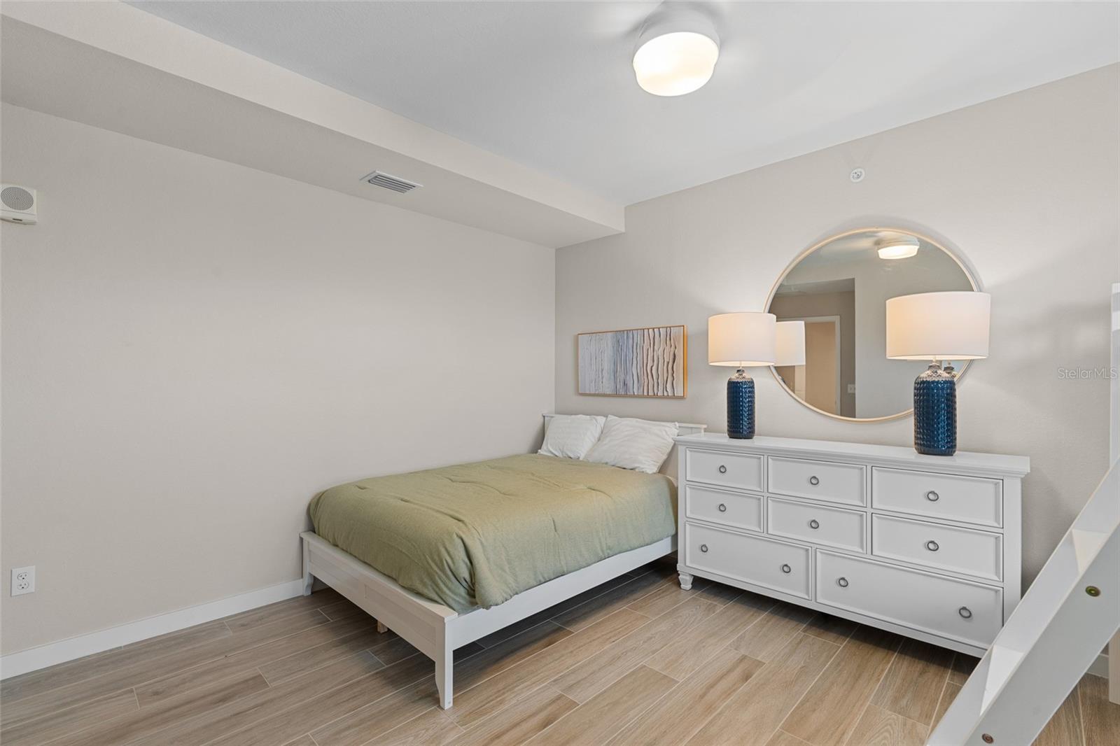 Image 21 of 33 For 5126 Coronado Parkway 2h