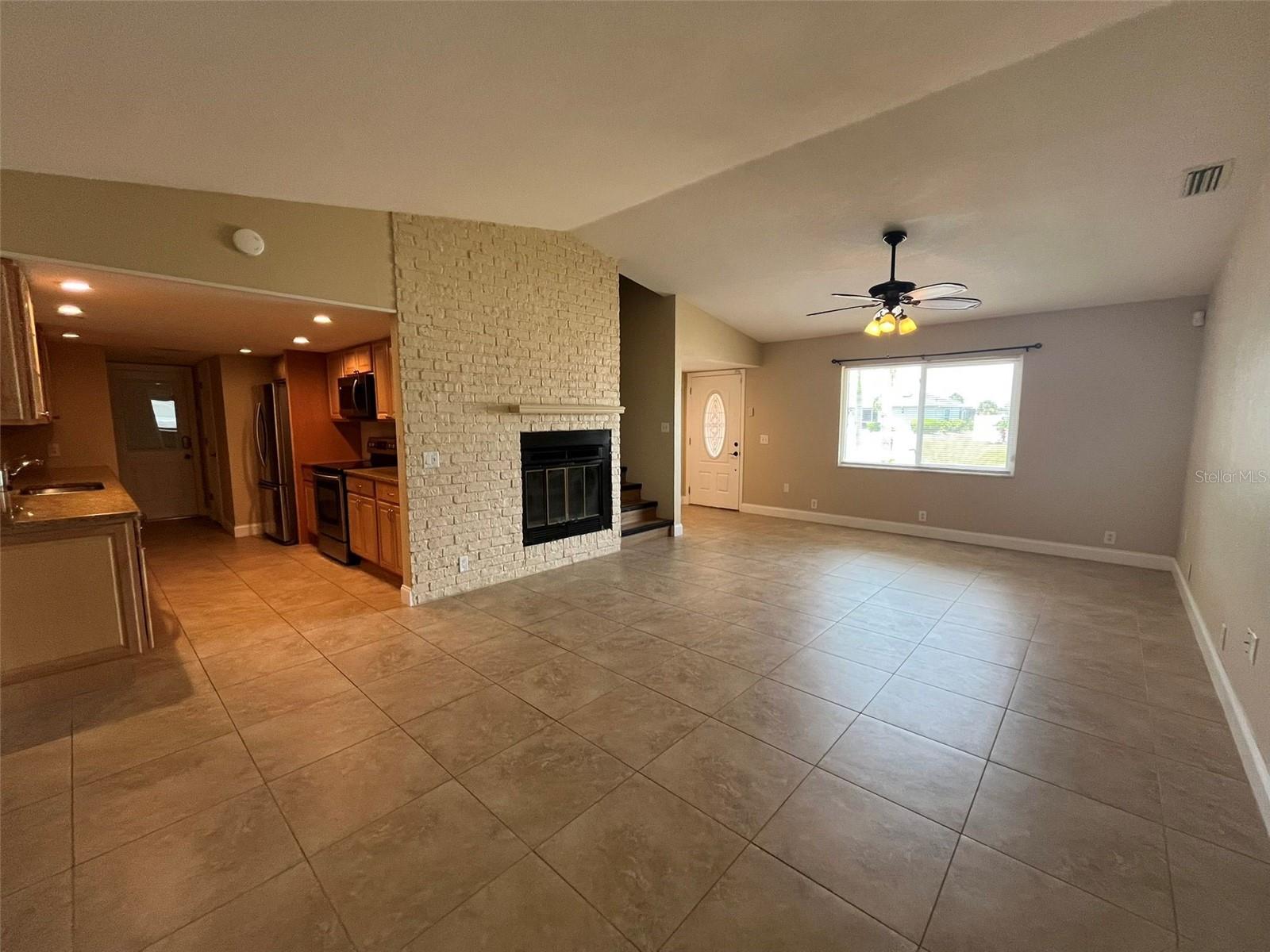 Image 4 of 18 For 671 Spring Lake Boulevard Nw