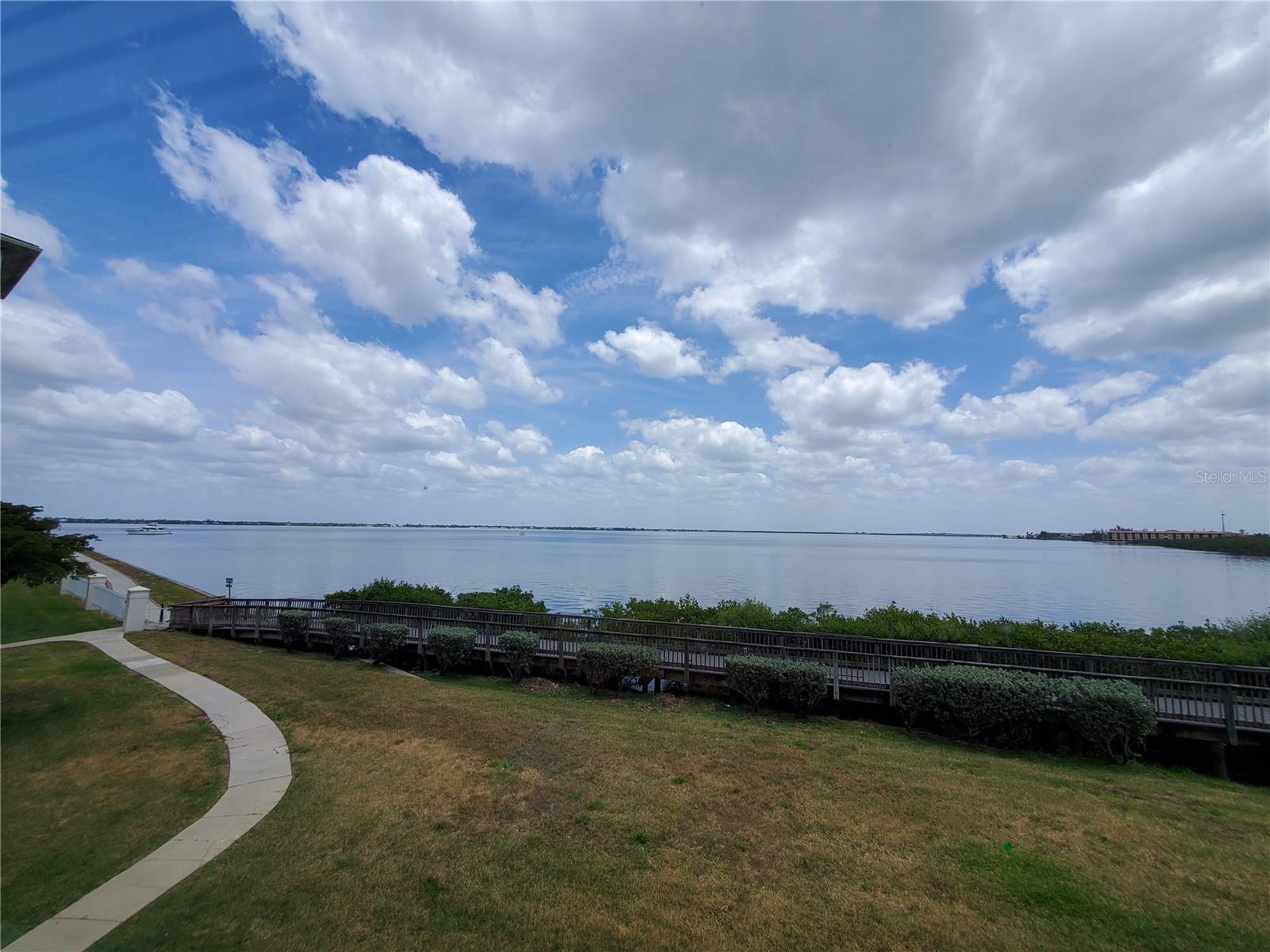 Image 19 of 41 For 200 Harbor Walk Drive 322