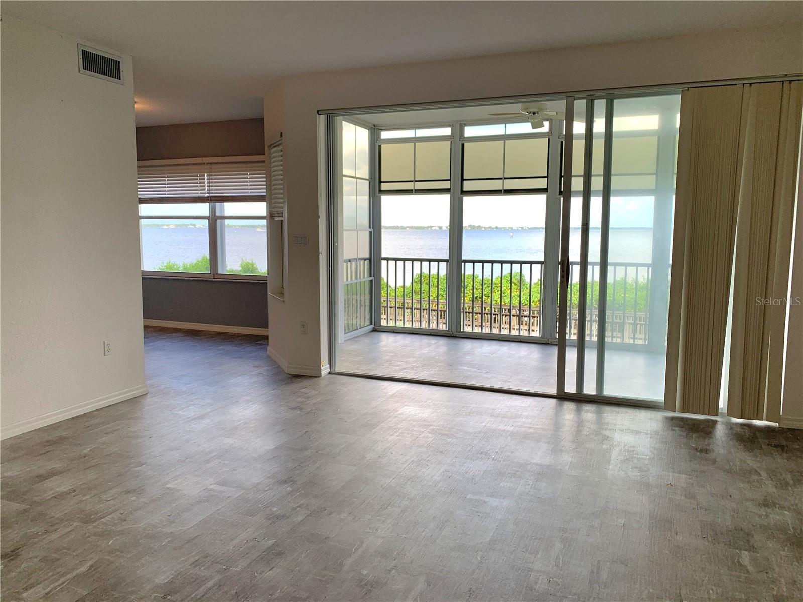 Image 7 of 41 For 200 Harbor Walk Drive 322
