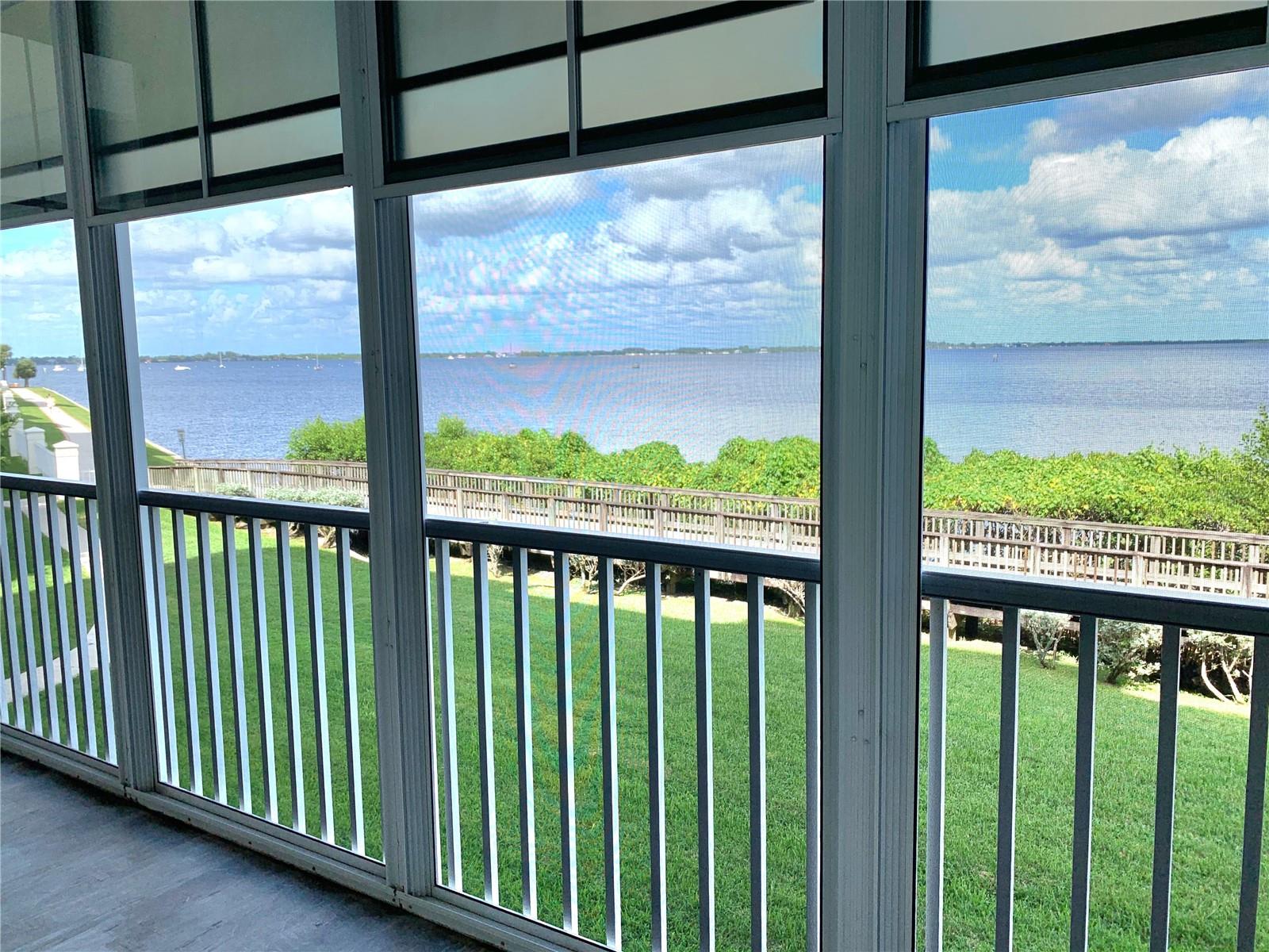 Image 8 of 41 For 200 Harbor Walk Drive 322