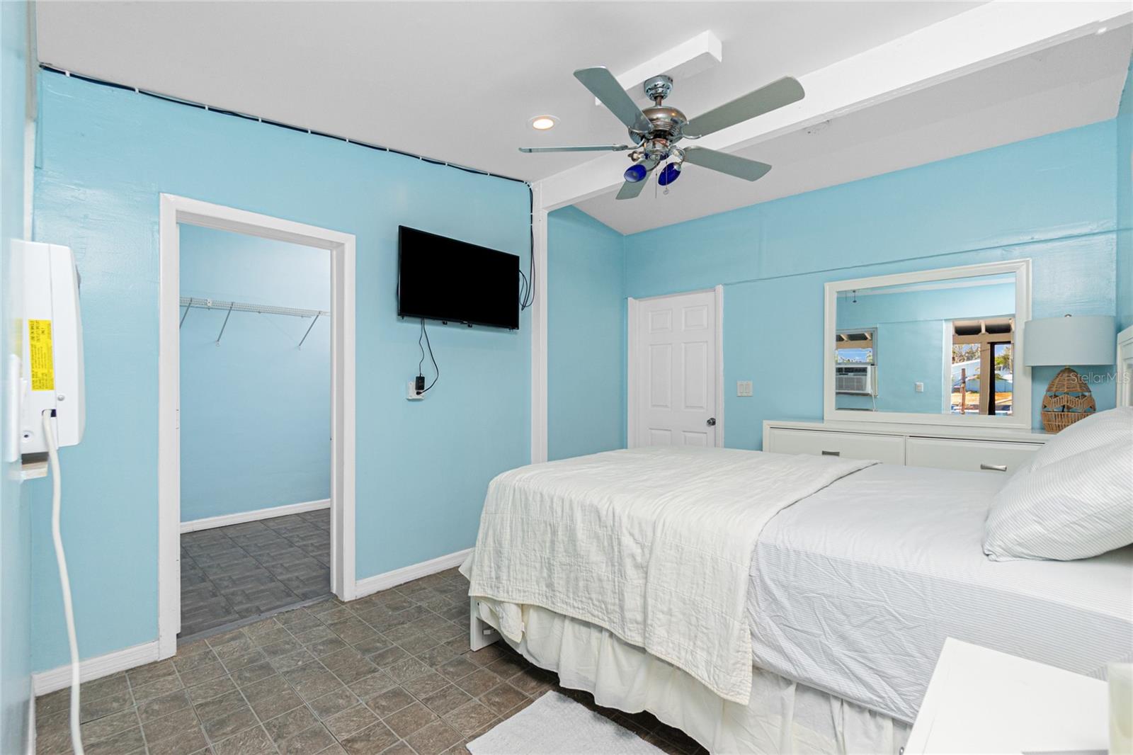 Image 21 of 61 For 159 Godfrey Avenue Ne