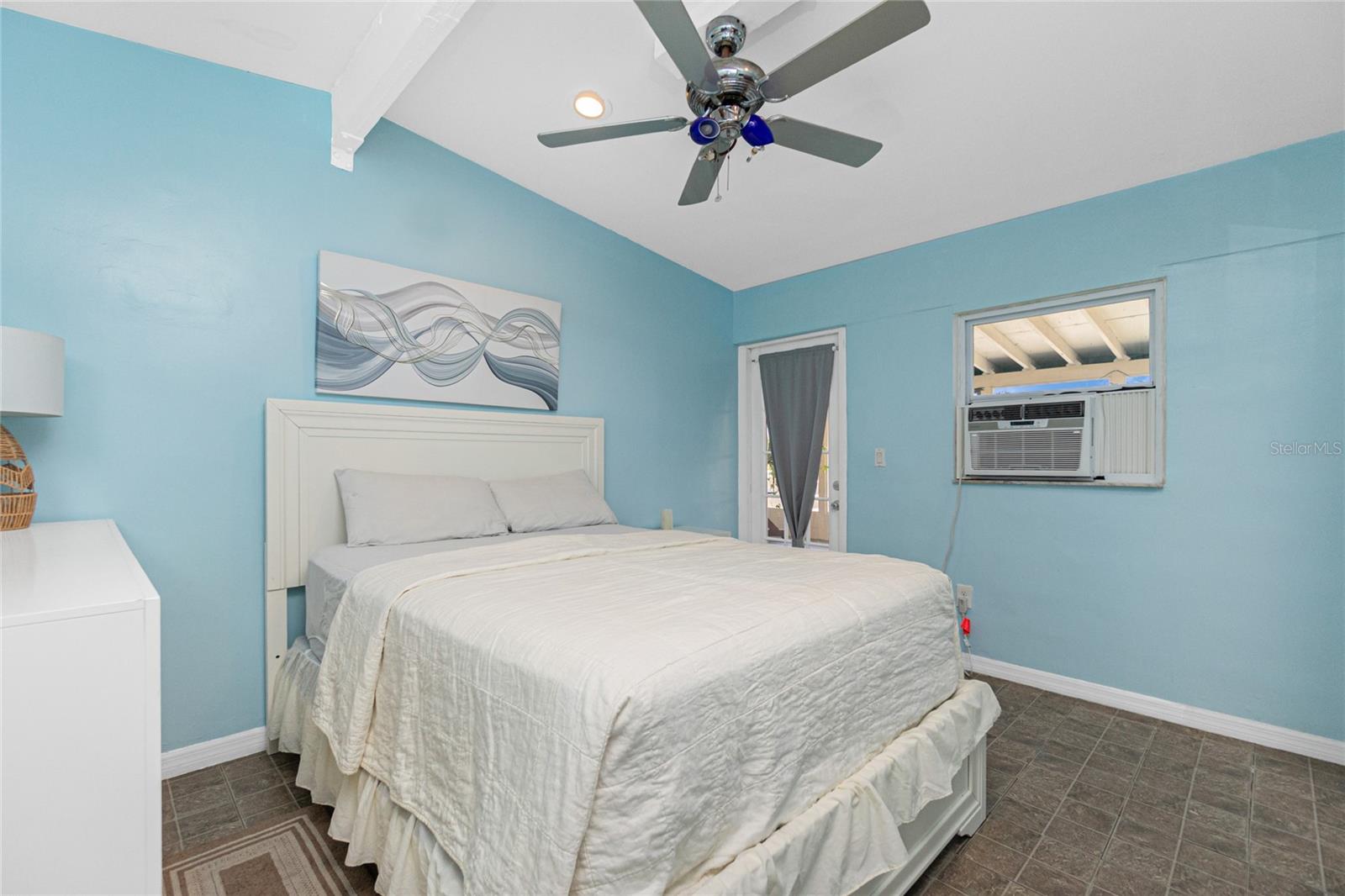 Image 22 of 61 For 159 Godfrey Avenue Ne