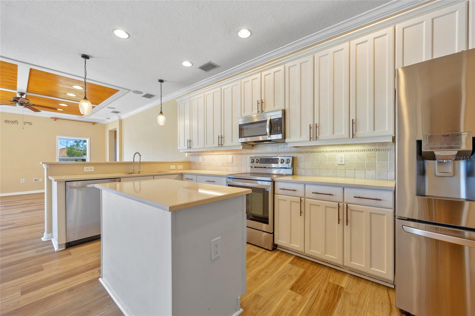Image 9 of 48 For 2871 Suncoast Lakes Boulevard