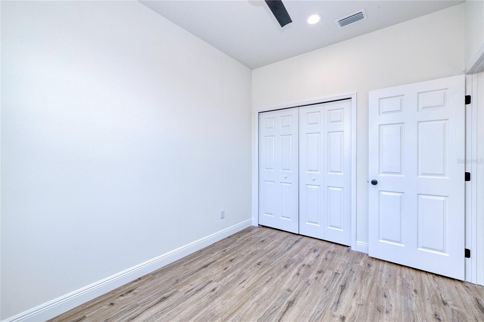 Image 3 of 48 For 4290 Oak Terrace Circle