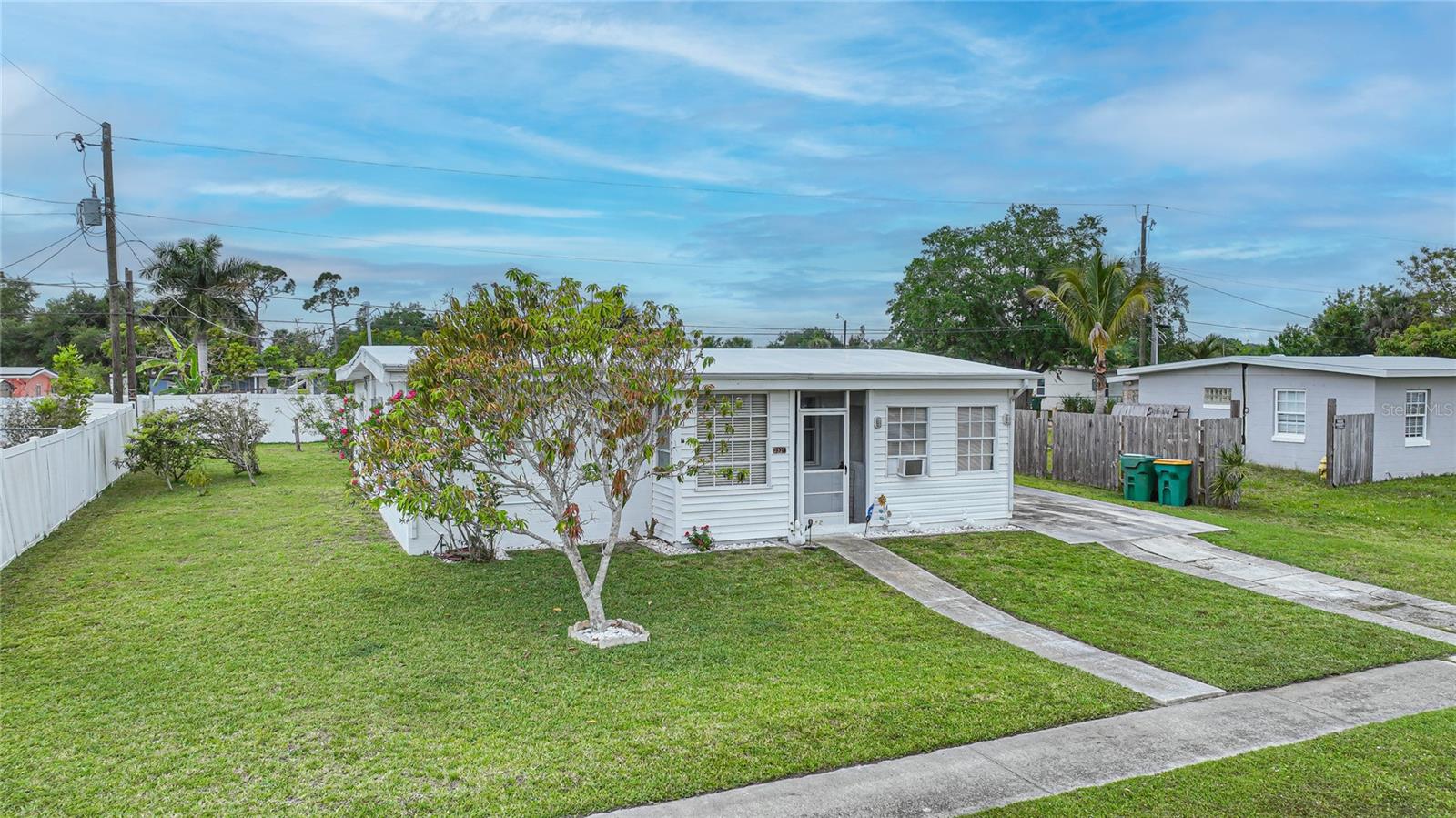 Image 3 of 38 For 2321 Dallas Street