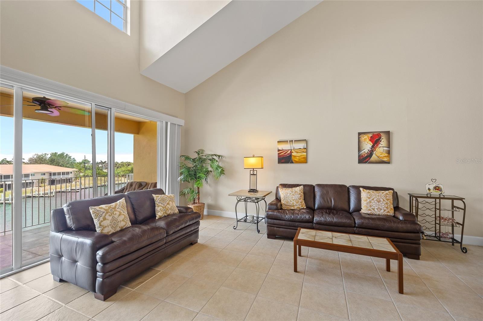 Image 15 of 51 For 1410 Park Beach Circle 113