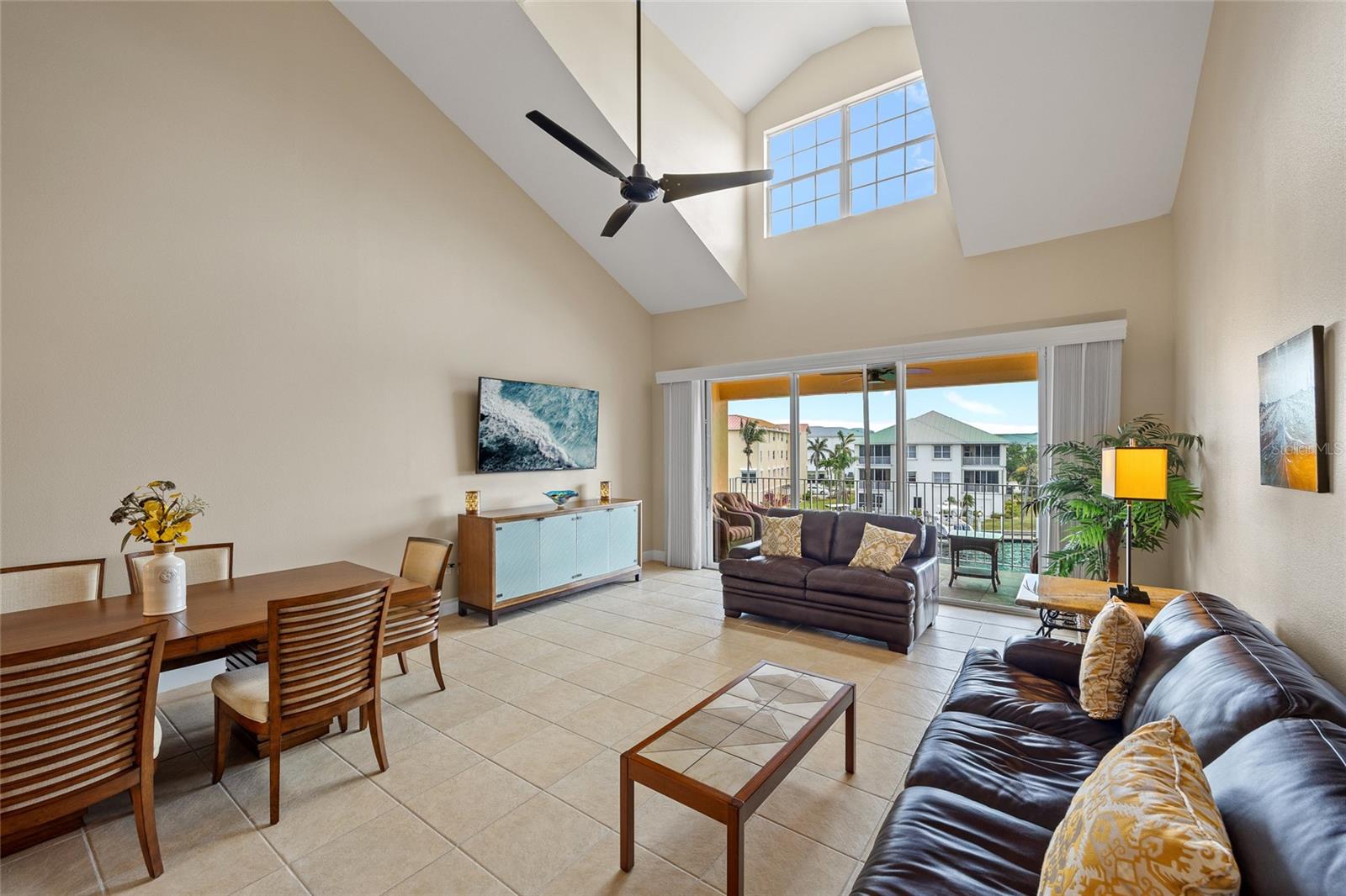 Image 17 of 51 For 1410 Park Beach Circle 113