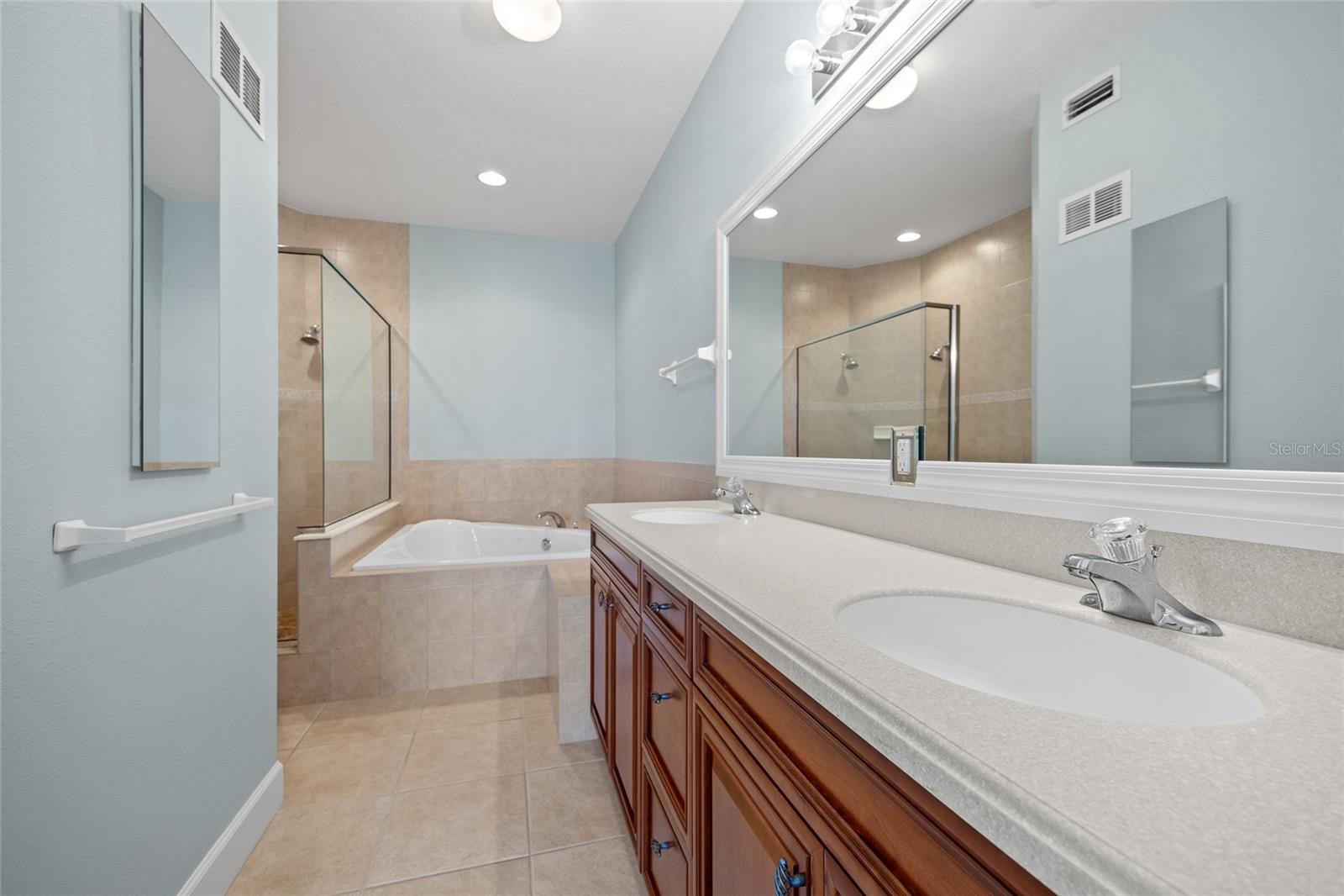 Image 30 of 51 For 1410 Park Beach Circle 113