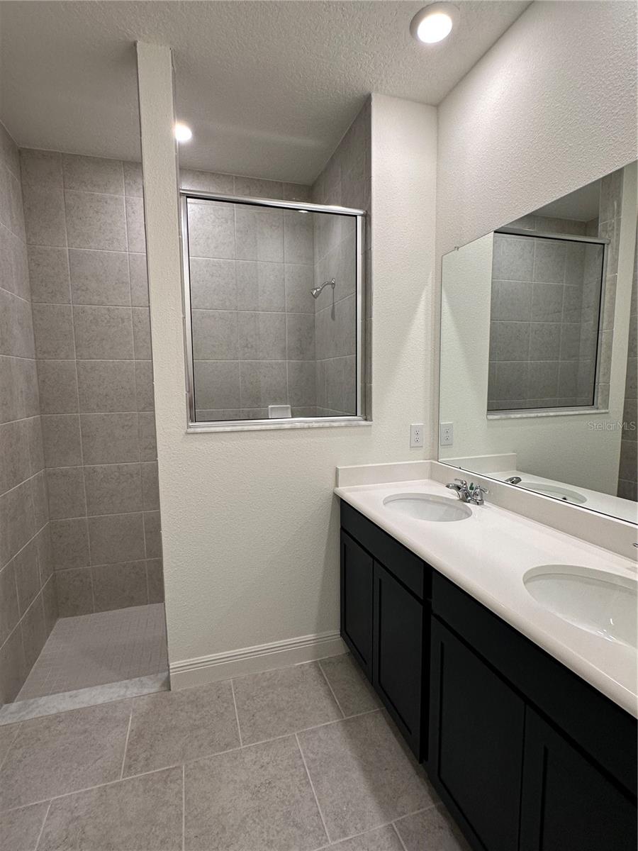 Listing photo id 11 for 9135 Lisa Terrace