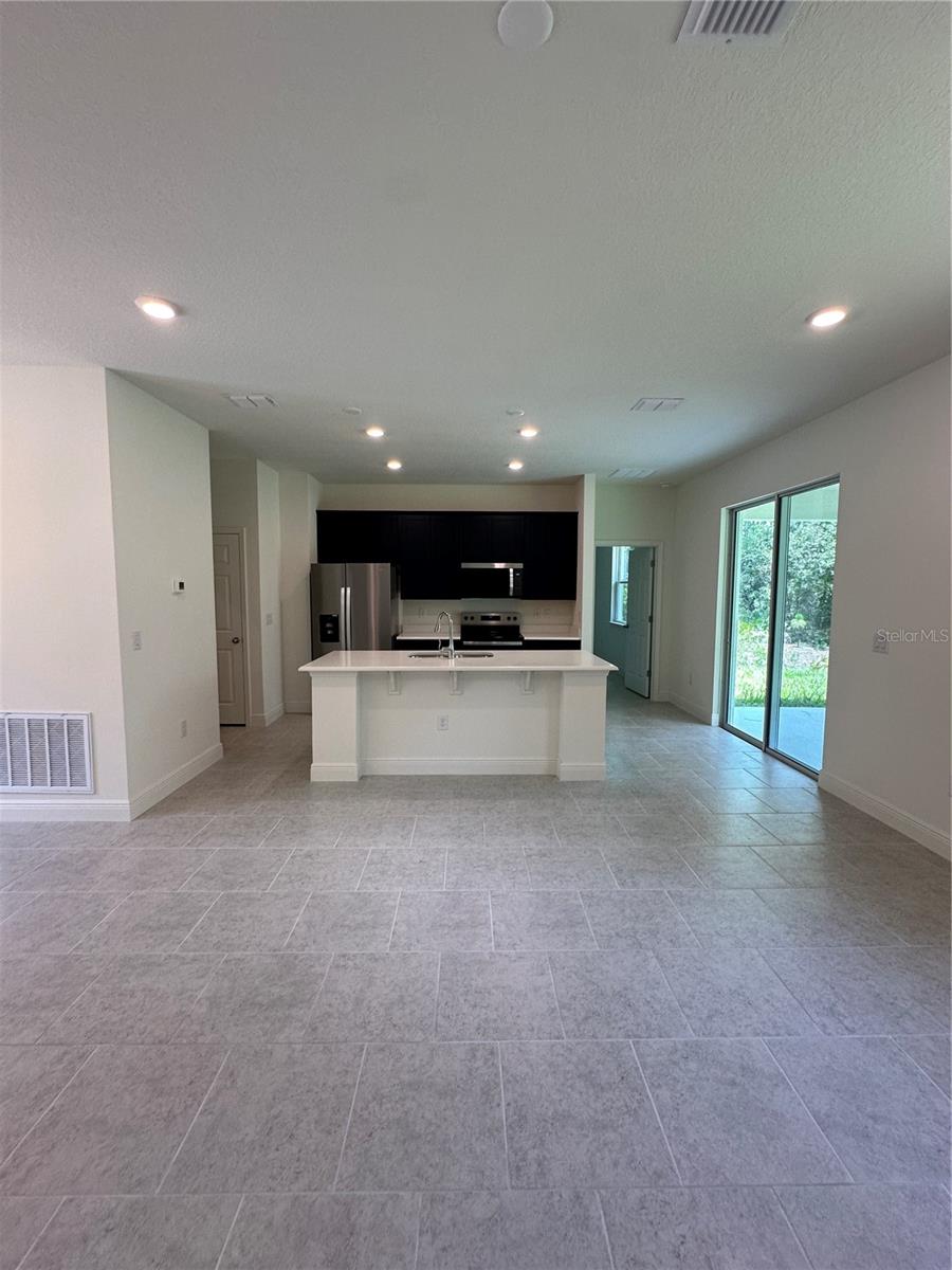 Listing photo id 4 for 9135 Lisa Terrace