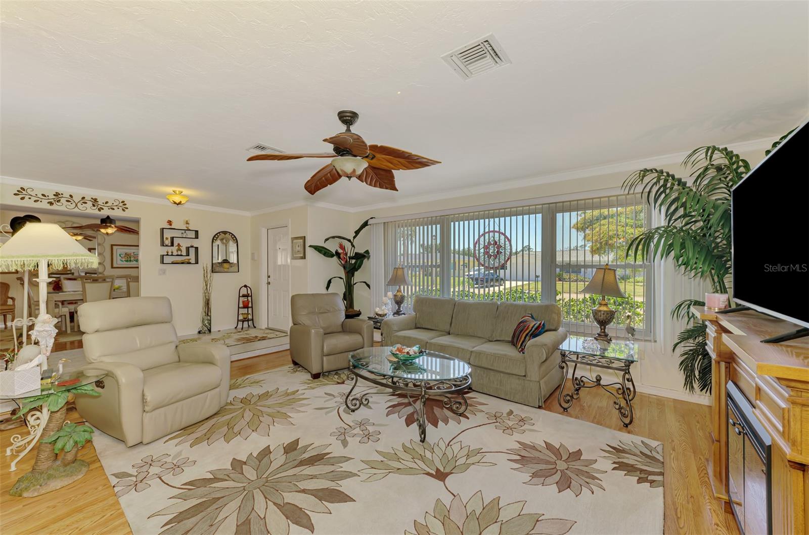 Image 13 of 67 For 142 Rotonda Circle
