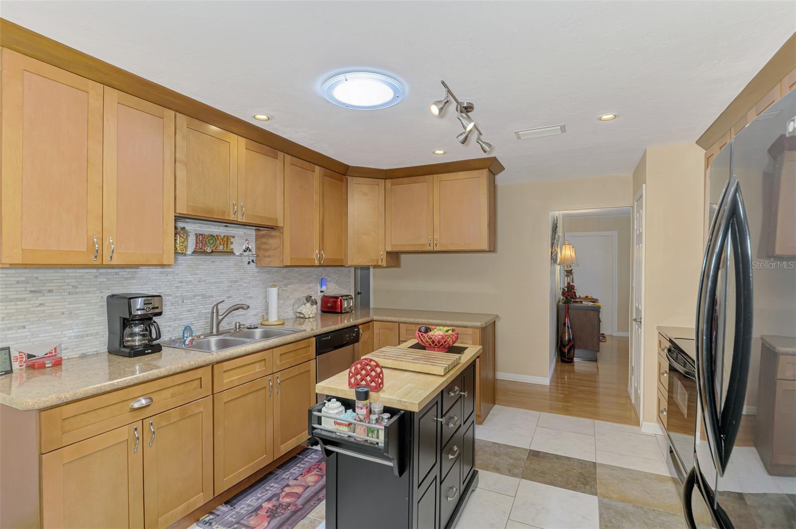 Image 20 of 67 For 142 Rotonda Circle