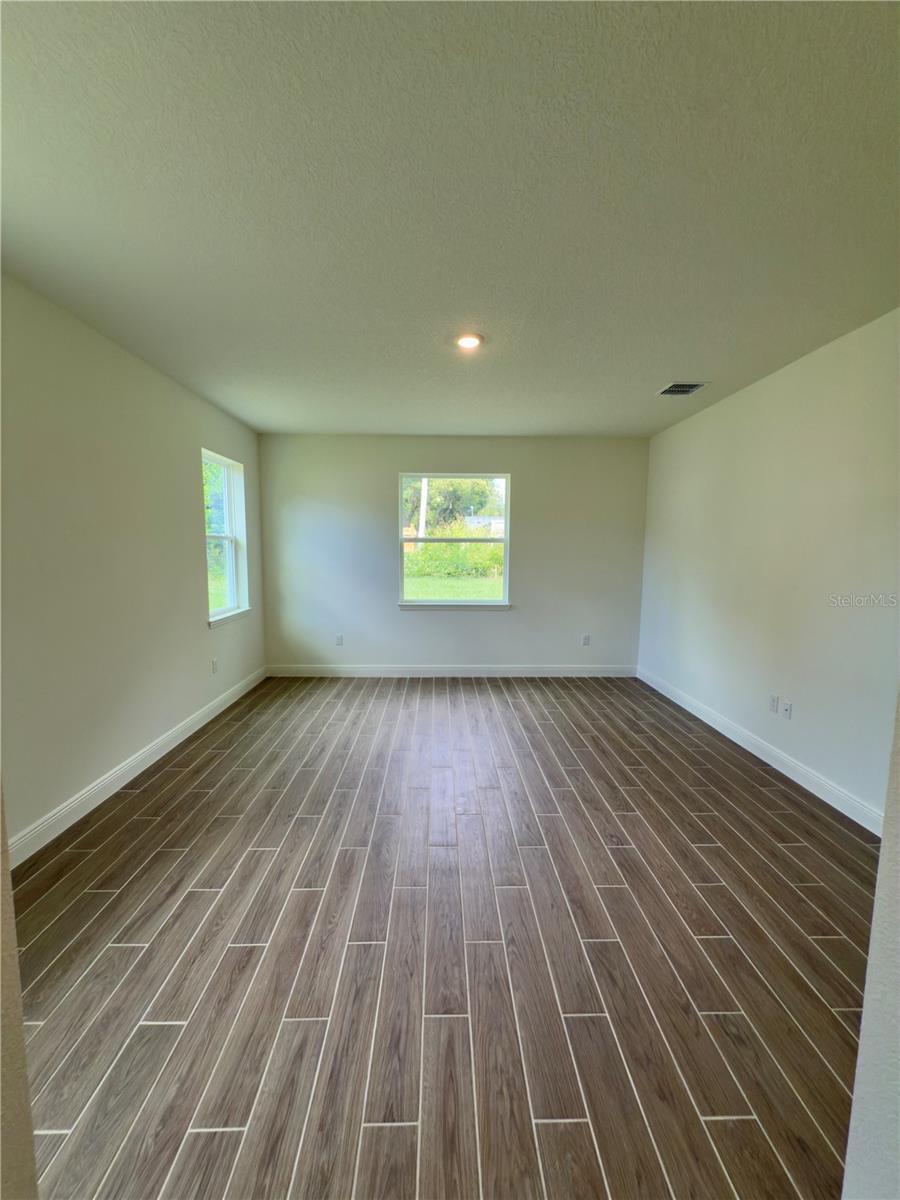 Image 13 of 22 For 8567 Golfview Drive