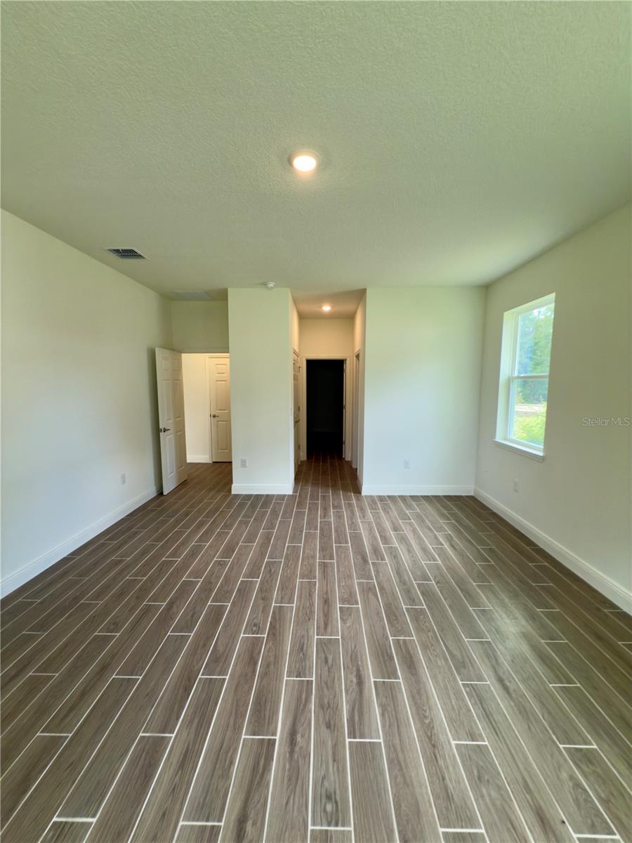 Image 14 of 22 For 8567 Golfview Drive