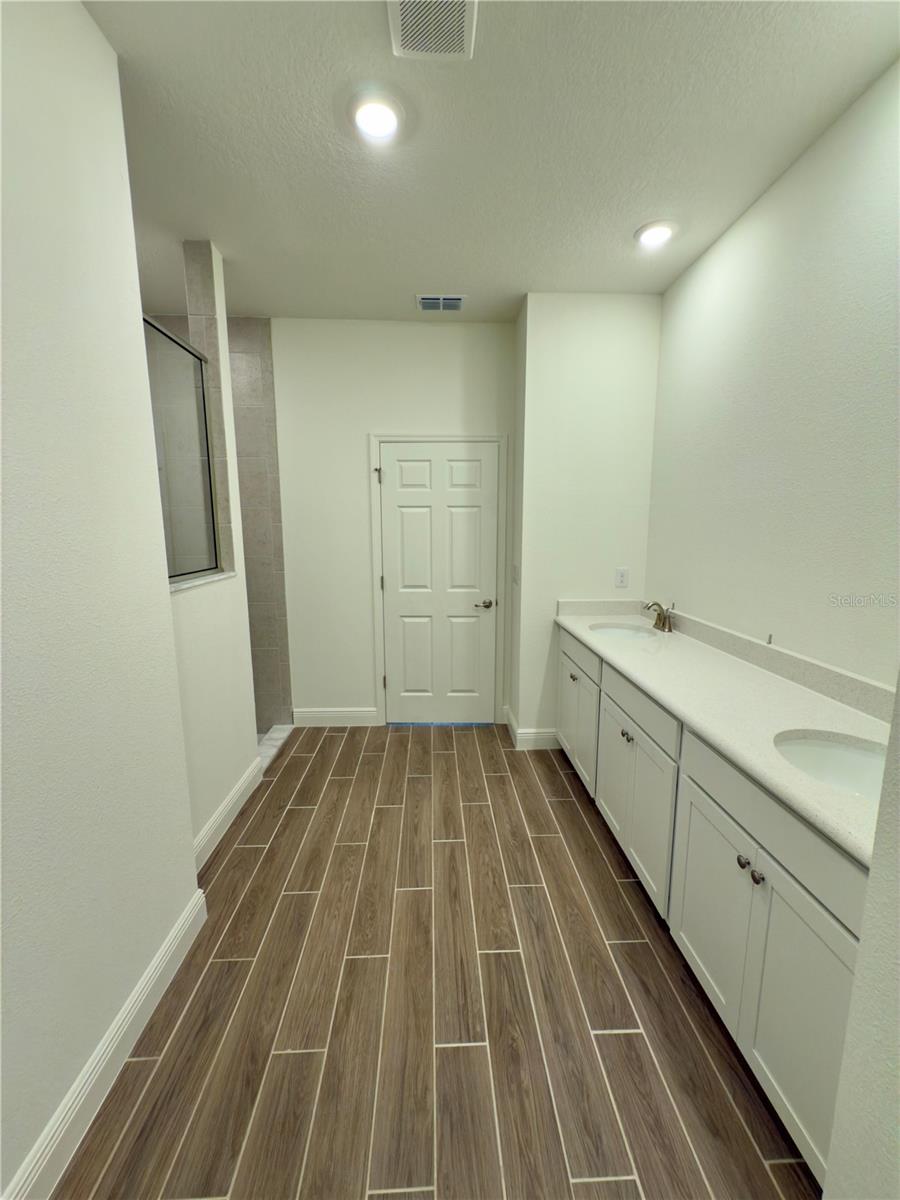 Image 15 of 22 For 8567 Golfview Drive