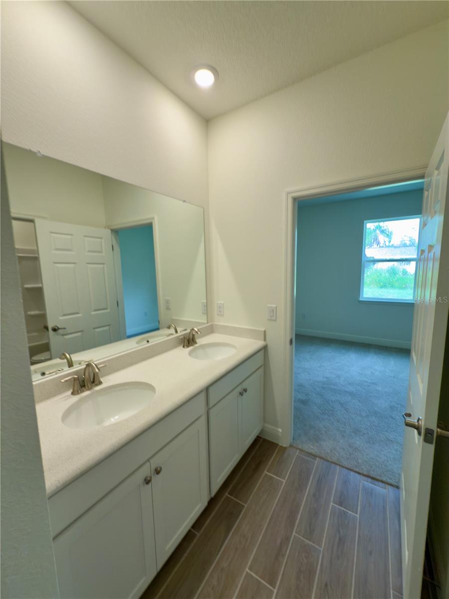 Image 18 of 22 For 8567 Golfview Drive