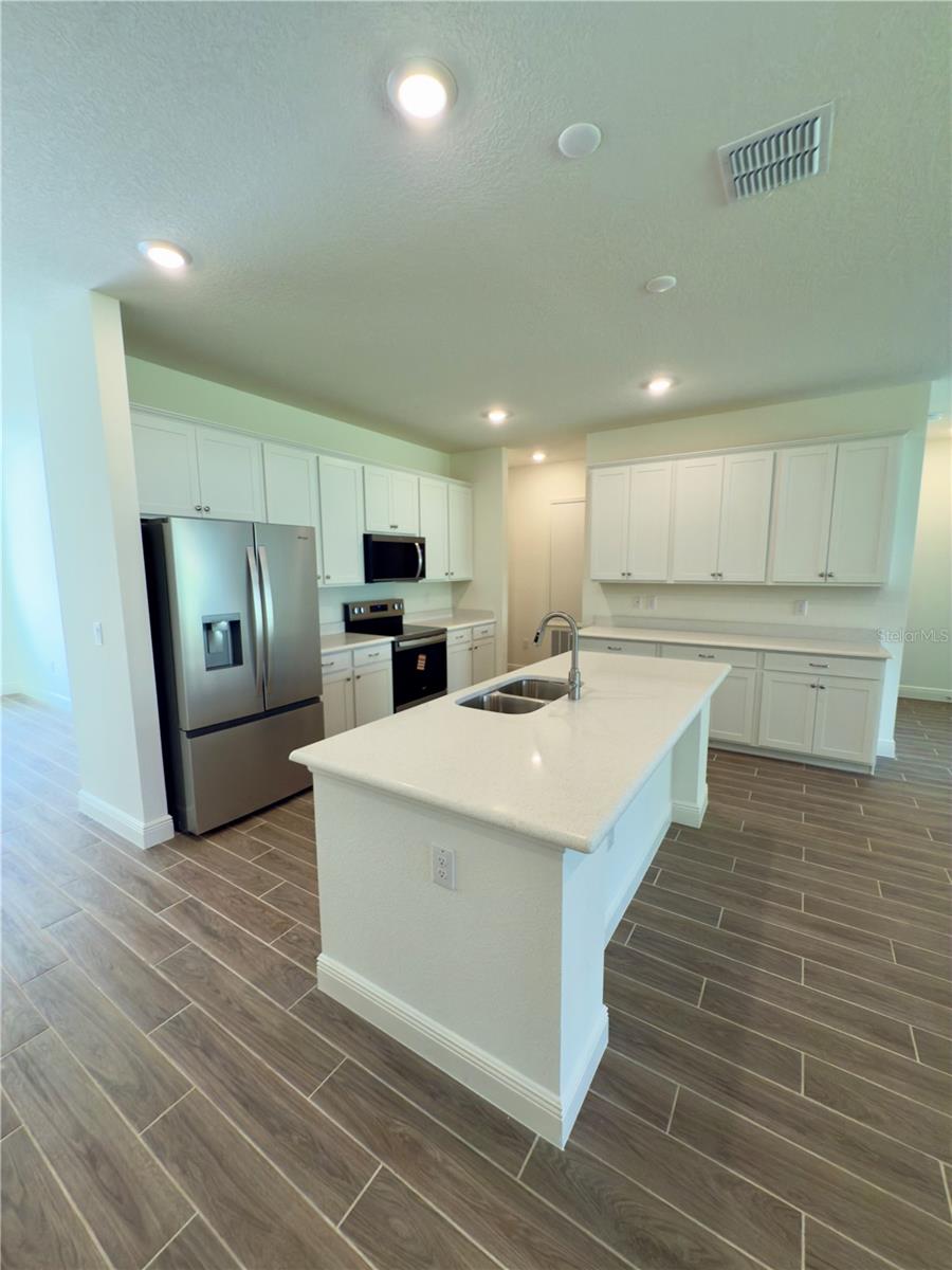 Image 4 of 22 For 8567 Golfview Drive