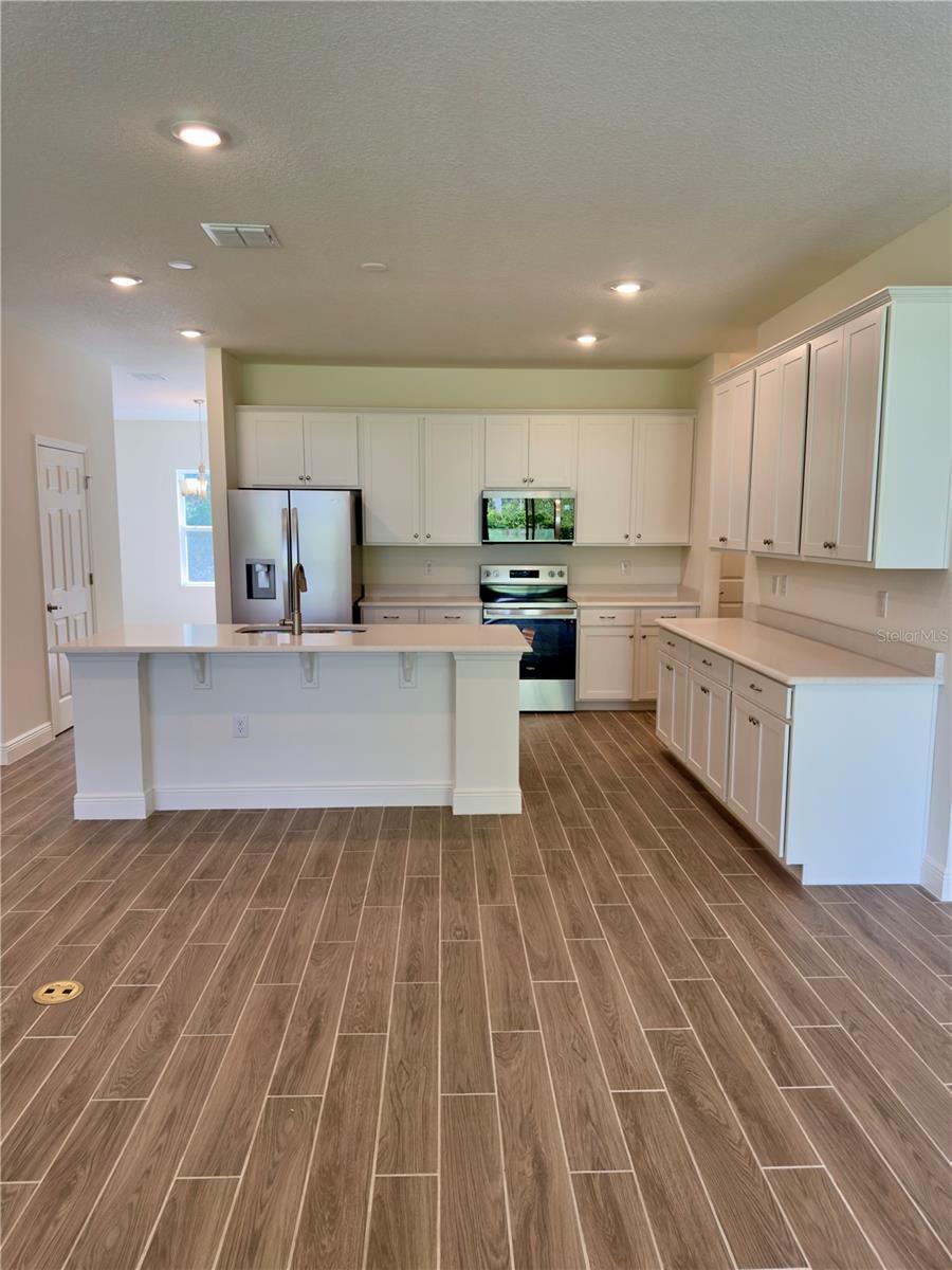Image 6 of 22 For 8567 Golfview Drive