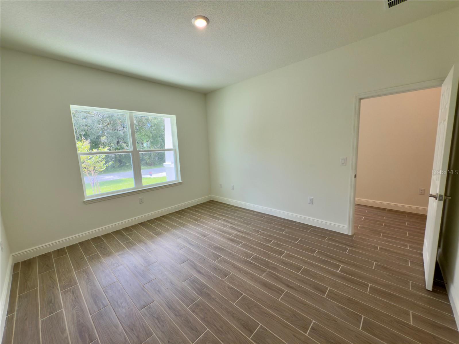 Image 9 of 22 For 8567 Golfview Drive