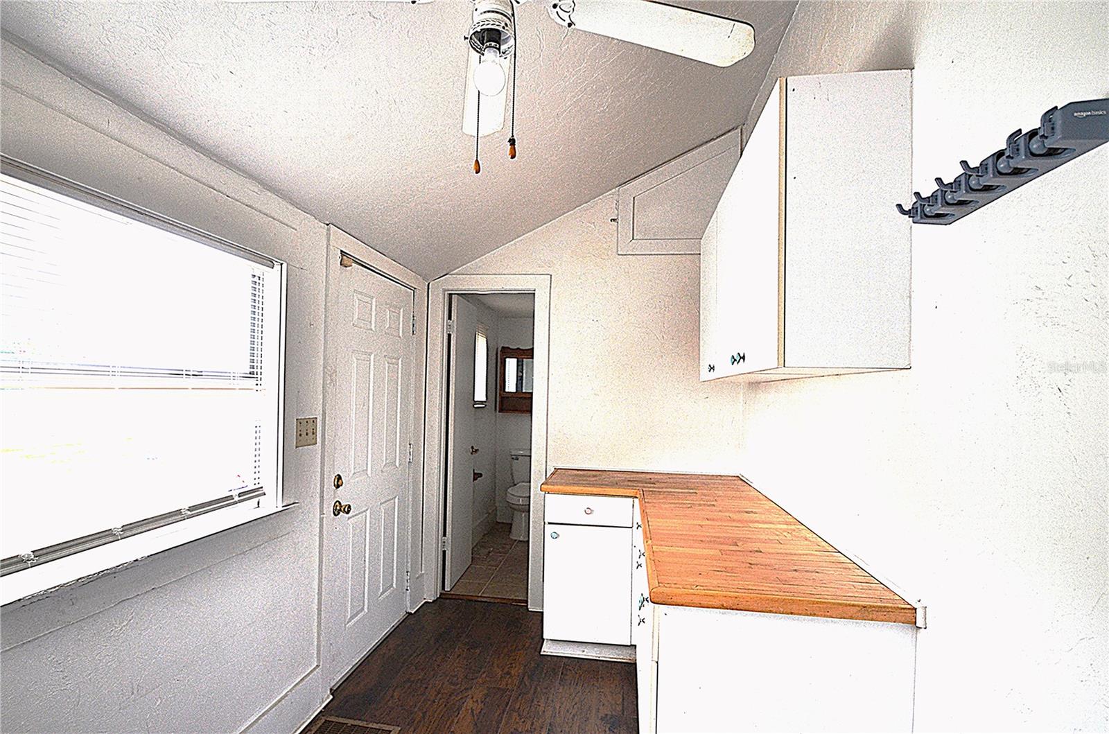 Listing photo id 11 for 214 Whidden Street