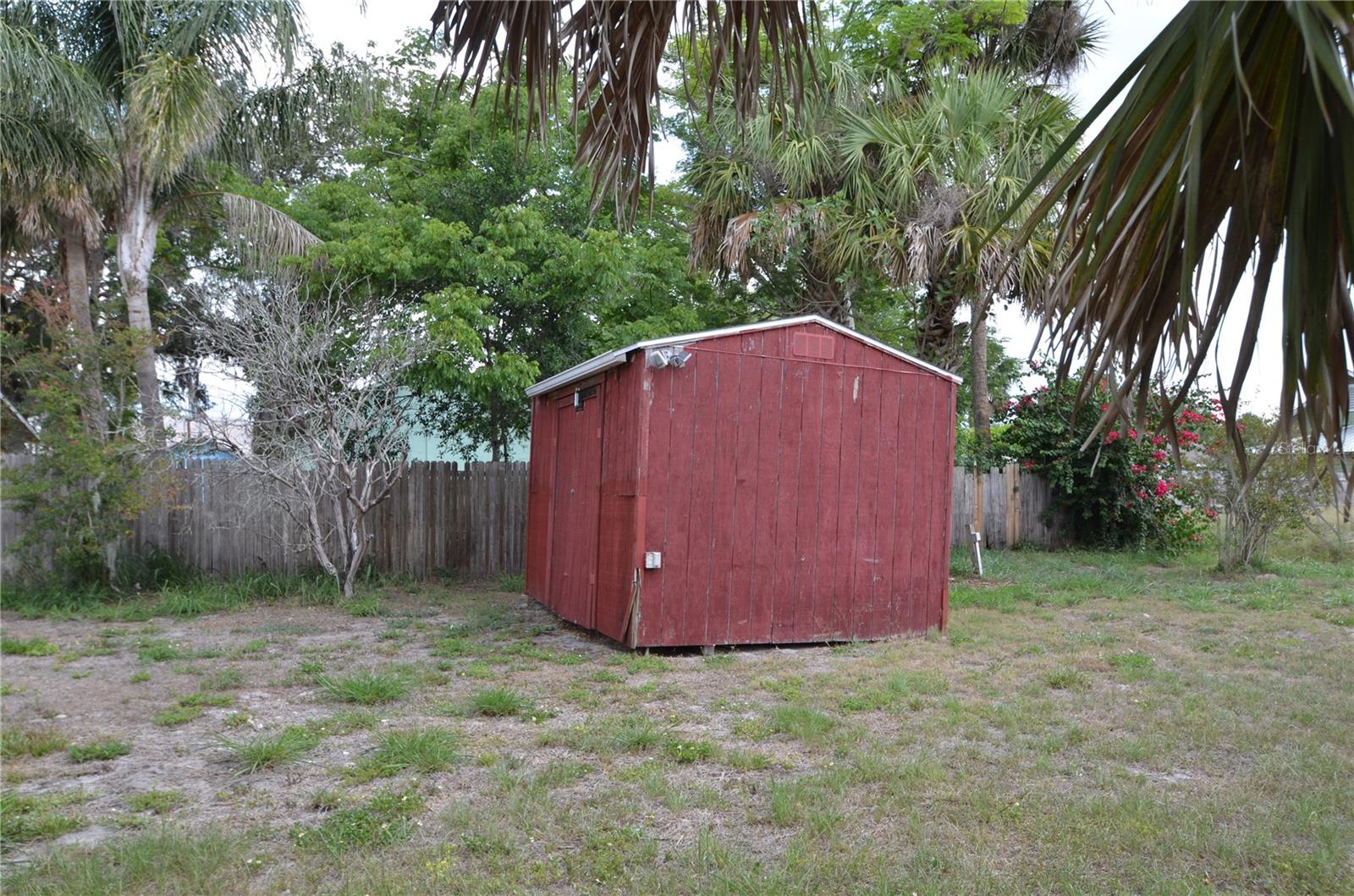 Listing photo id 25 for 214 Whidden Street