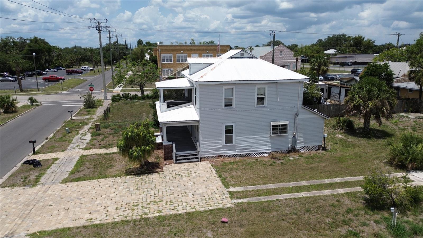 Listing photo id 3 for 214 Whidden Street