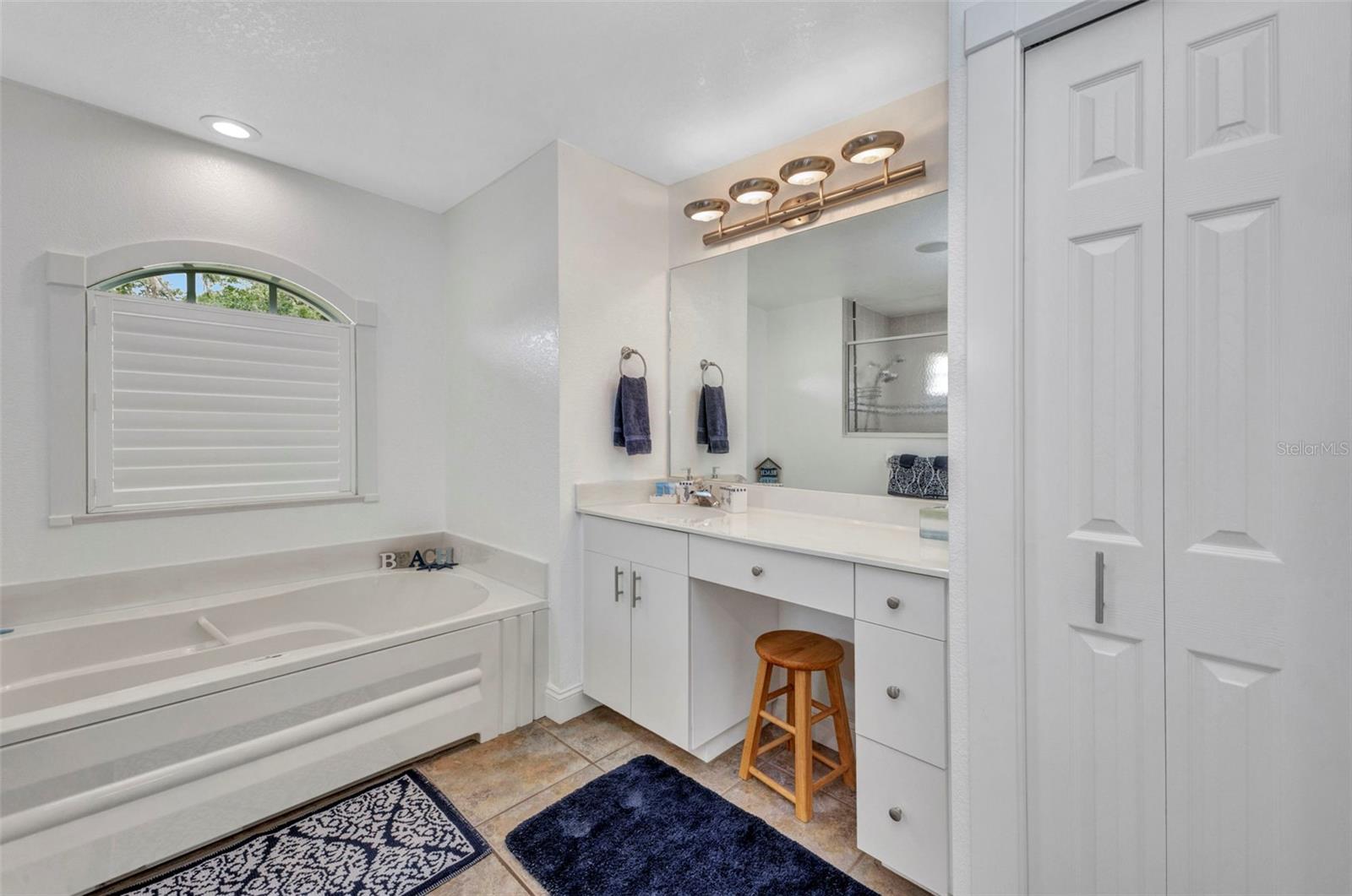 Image 10 of 93 For 474 Lomond Drive