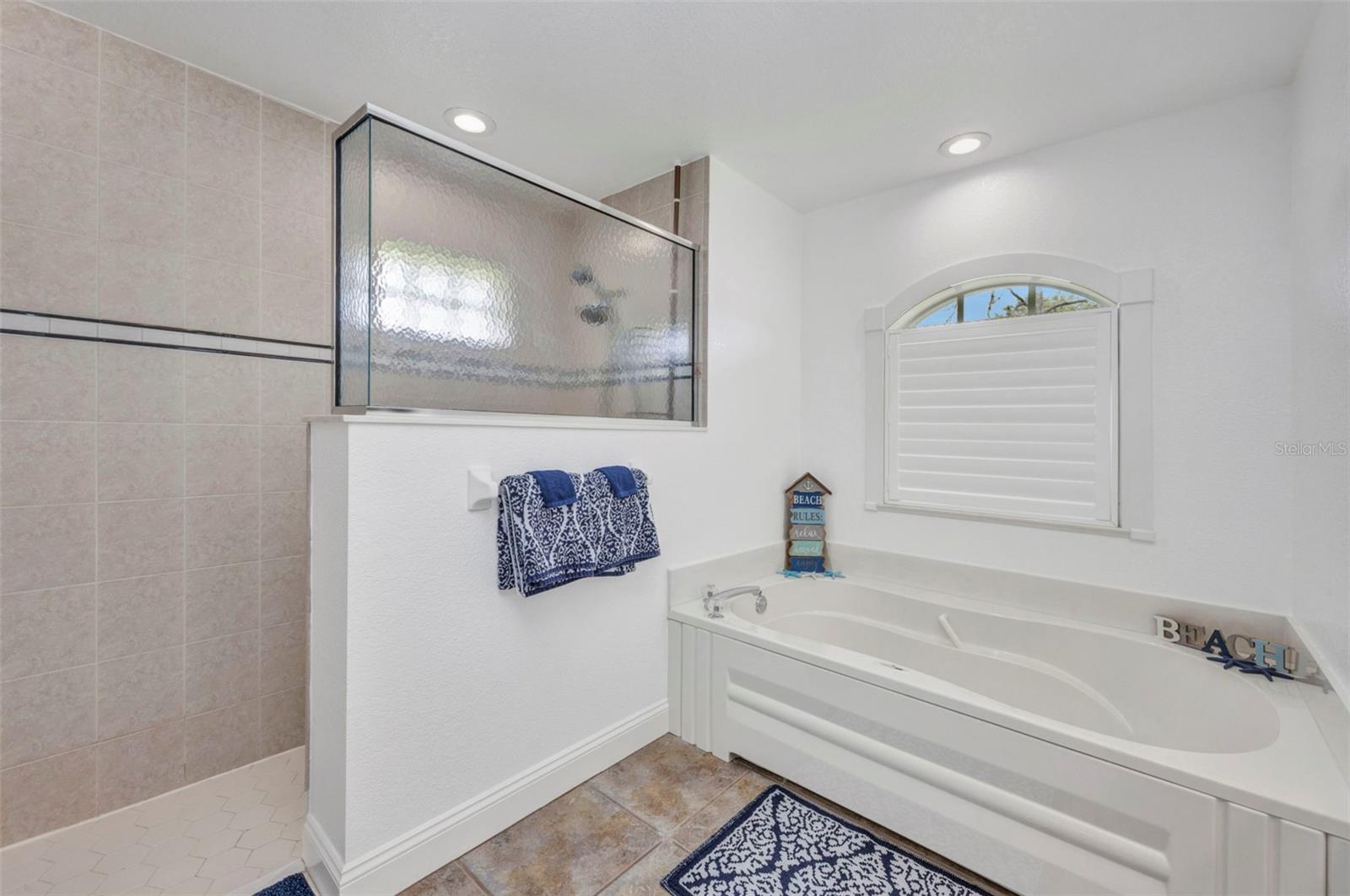 Image 11 of 93 For 474 Lomond Drive