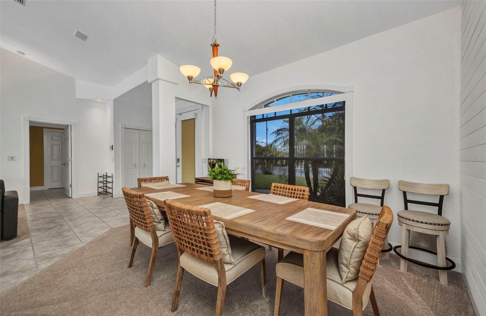 Image 18 of 93 For 474 Lomond Drive