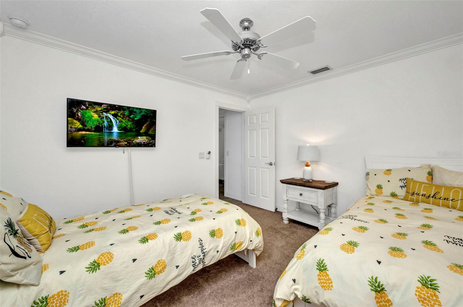 Image 33 of 93 For 474 Lomond Drive