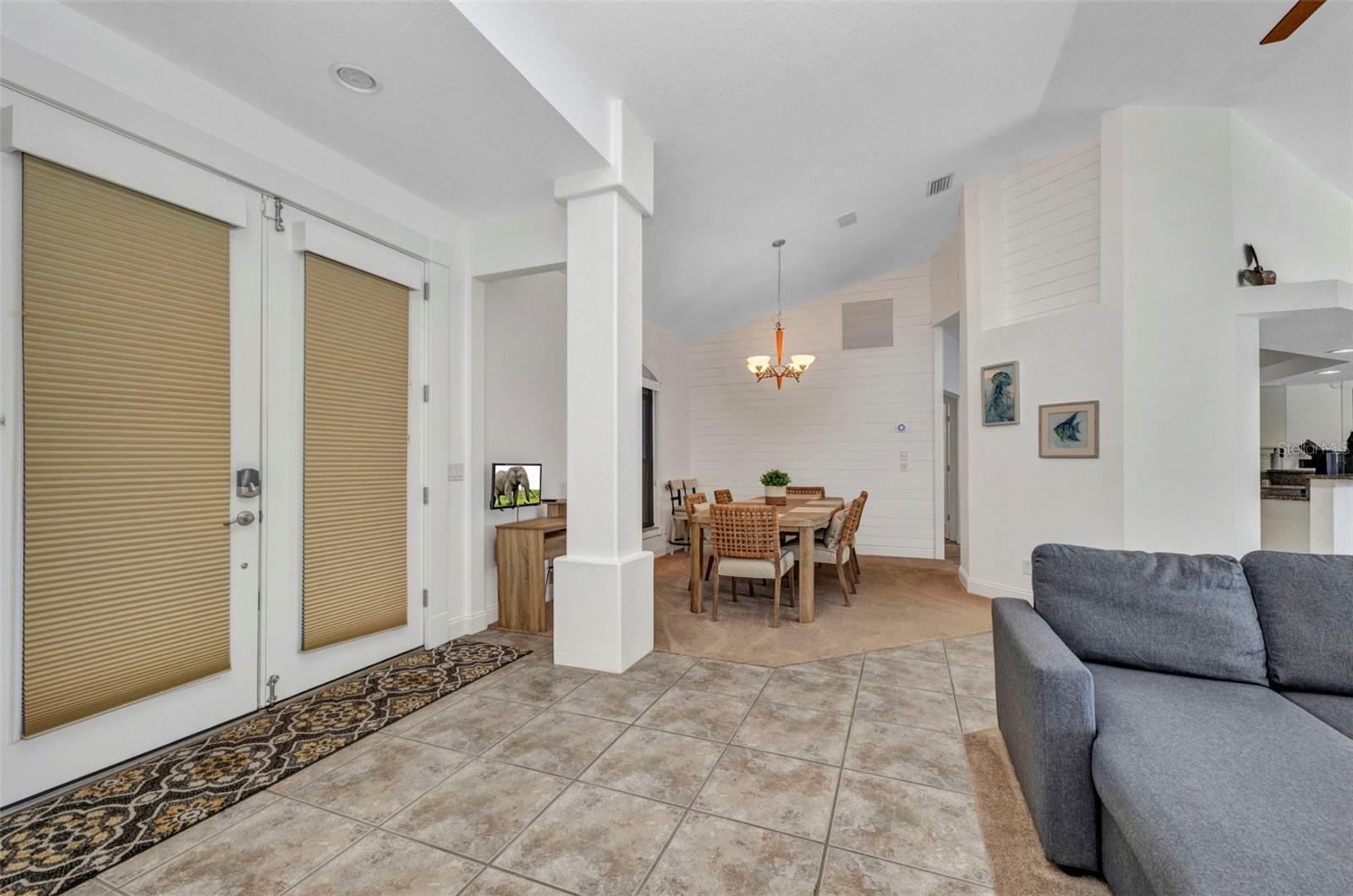 Image 39 of 93 For 474 Lomond Drive