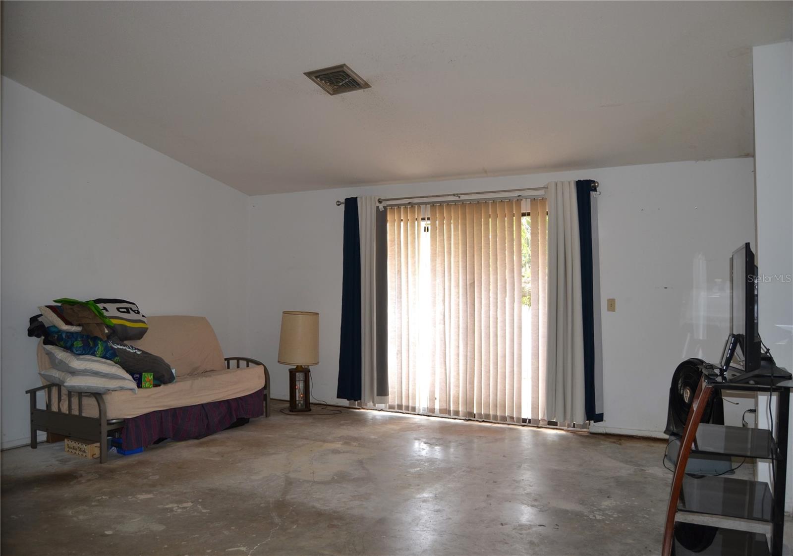 Image 7 of 28 For 21161 Knollwood Avenue