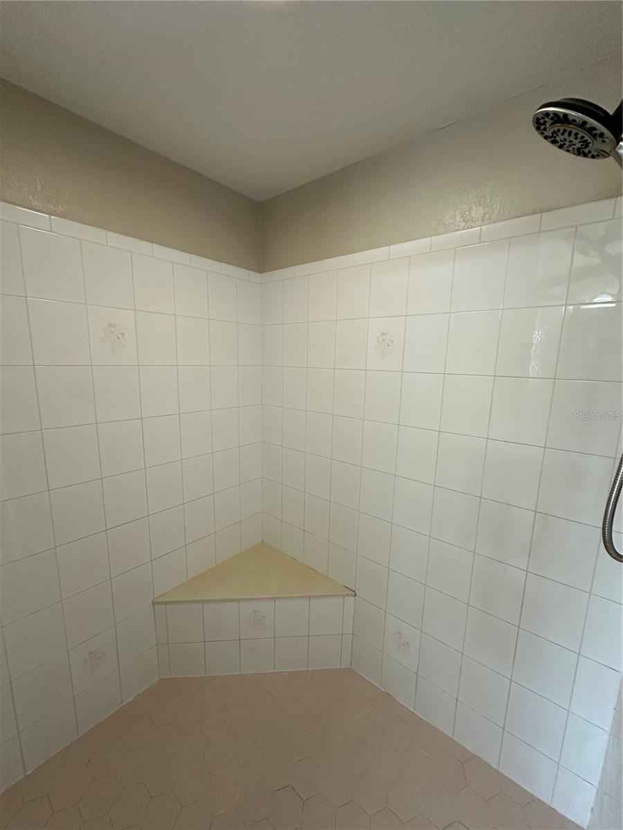 Image 11 of 27 For 16072 Galiano Court