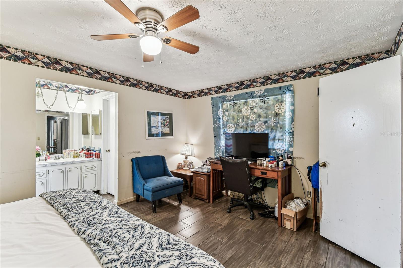Image 15 of 37 For 6171 Hill View Court