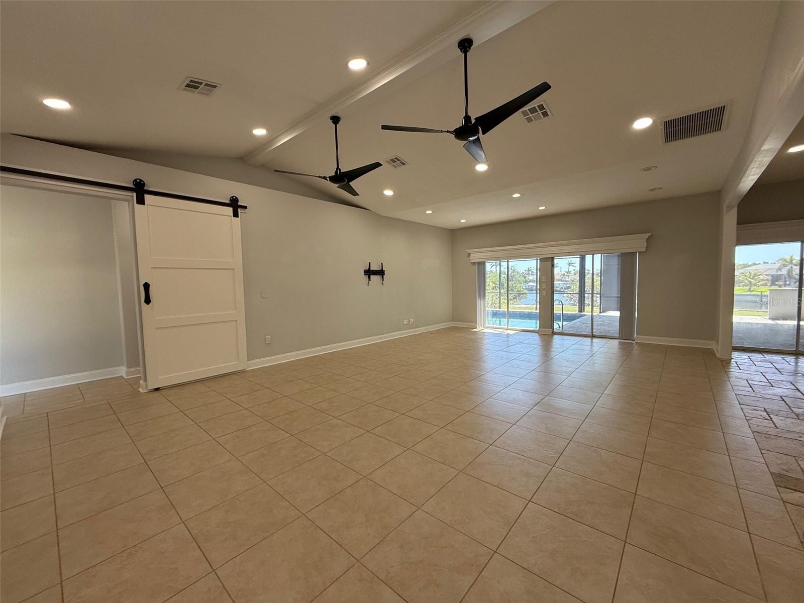 Image 11 of 46 For 17380 Bayharbor Circle