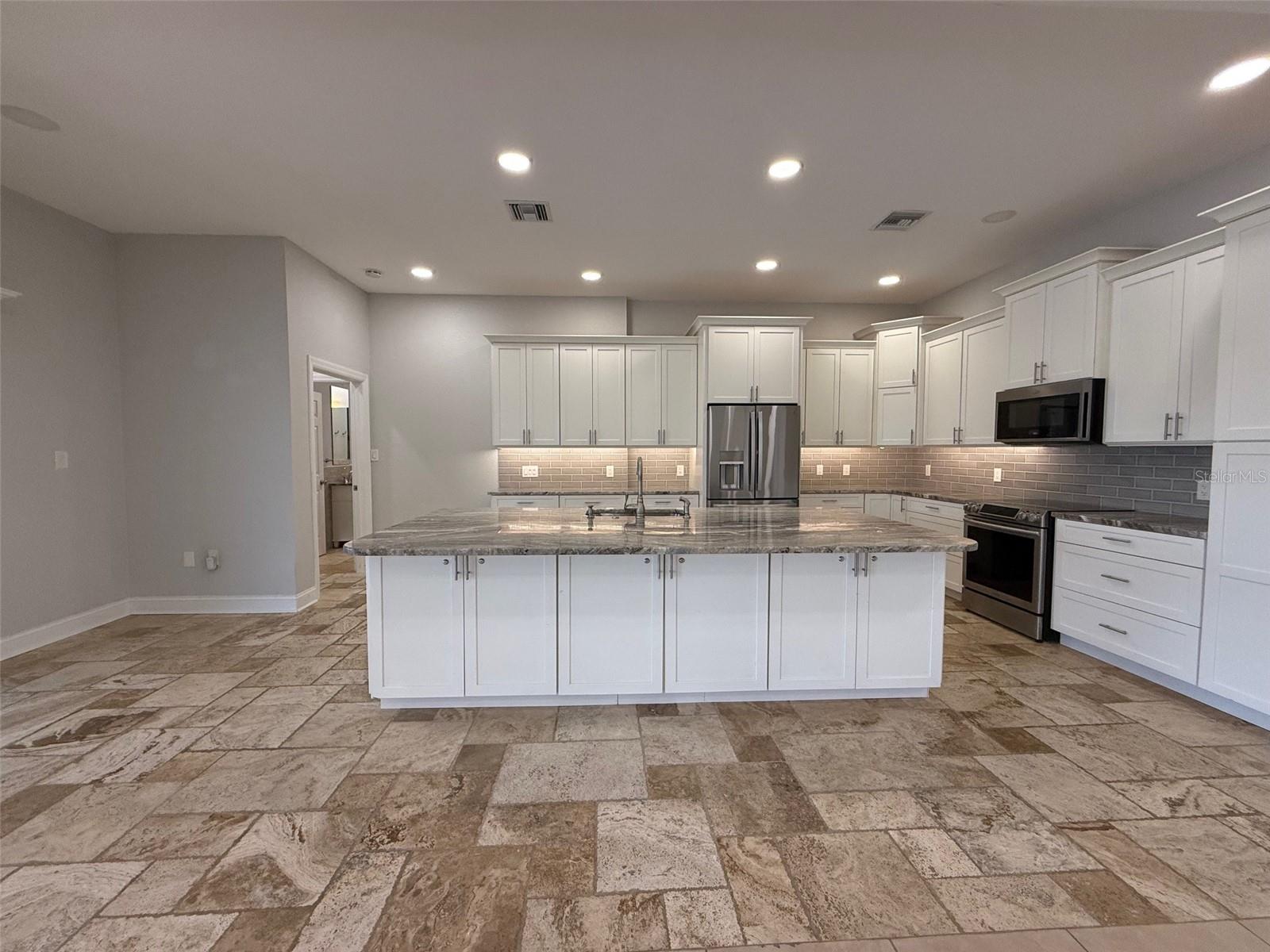 Image 12 of 46 For 17380 Bayharbor Circle