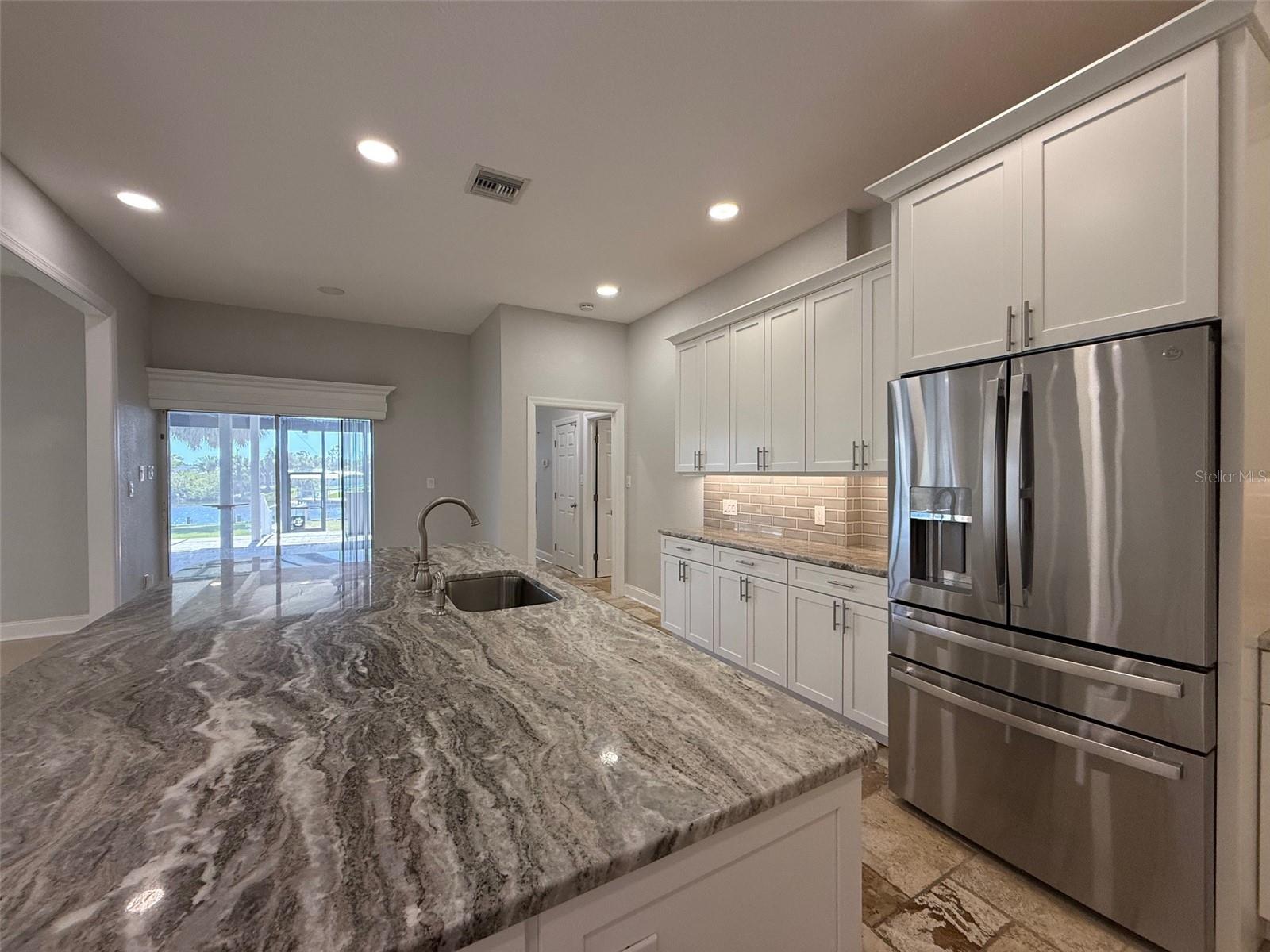 Image 14 of 46 For 17380 Bayharbor Circle