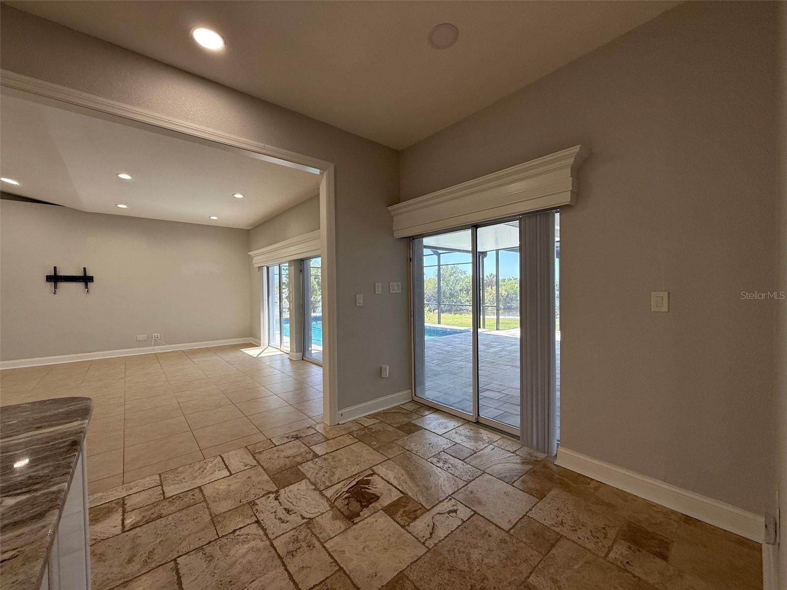 Image 17 of 46 For 17380 Bayharbor Circle