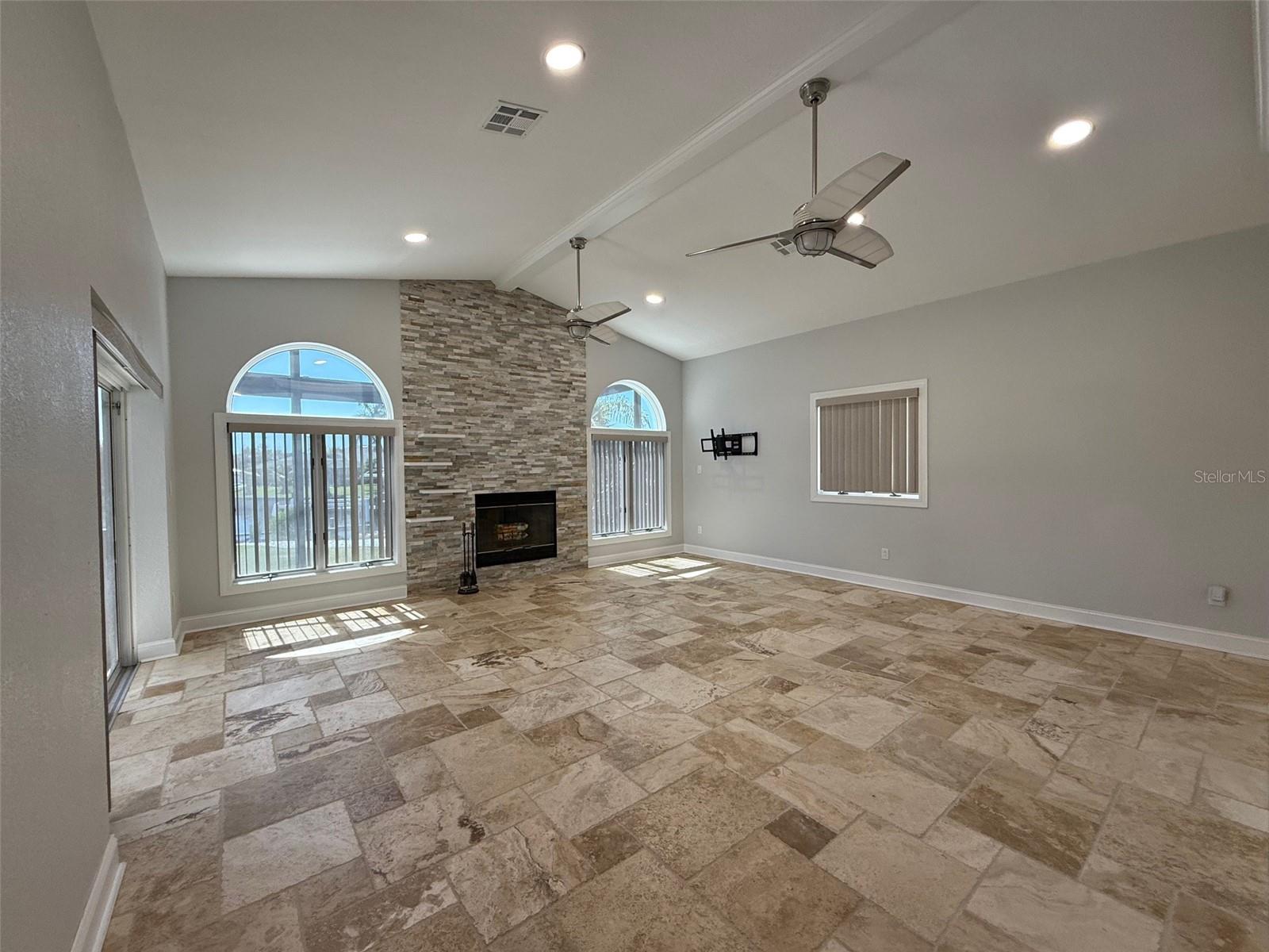 Image 20 of 46 For 17380 Bayharbor Circle