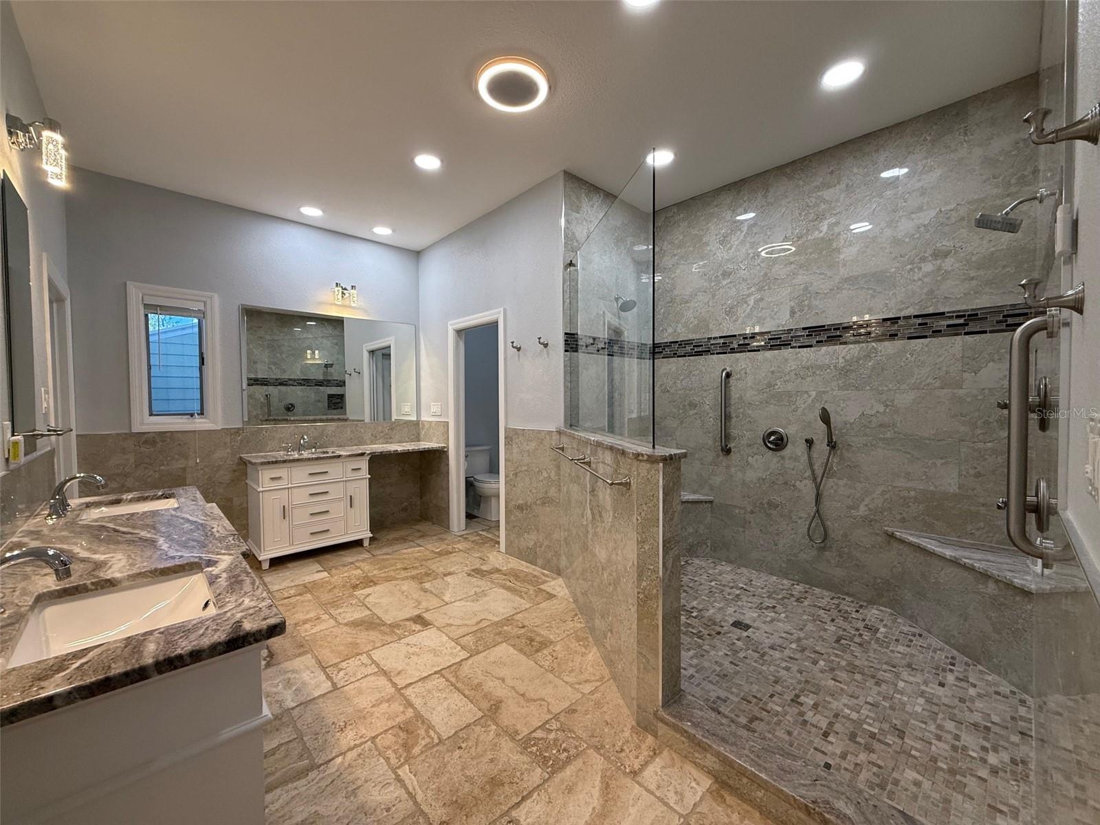Image 21 of 46 For 17380 Bayharbor Circle