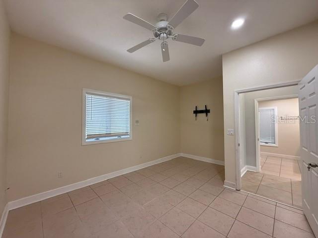 Image 26 of 46 For 17380 Bayharbor Circle