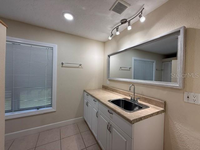 Image 27 of 46 For 17380 Bayharbor Circle