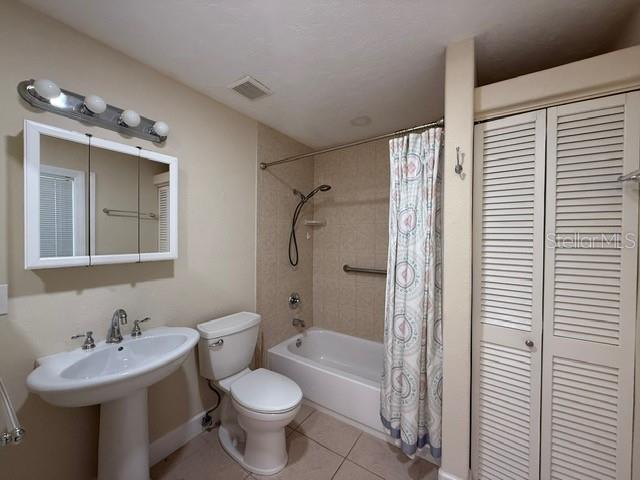 Image 28 of 46 For 17380 Bayharbor Circle