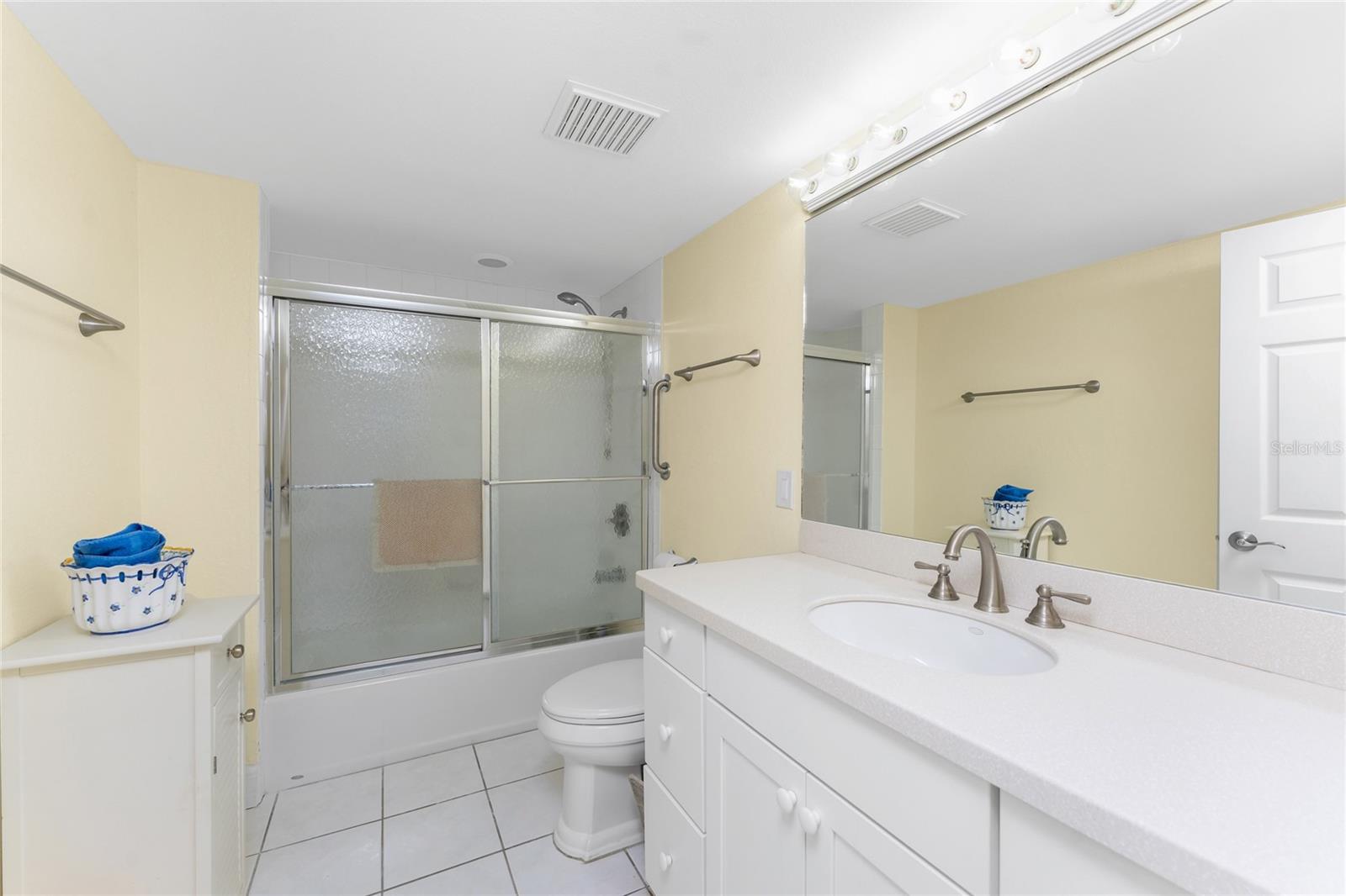 Image 24 of 64 For 101 N Marion Ct  215