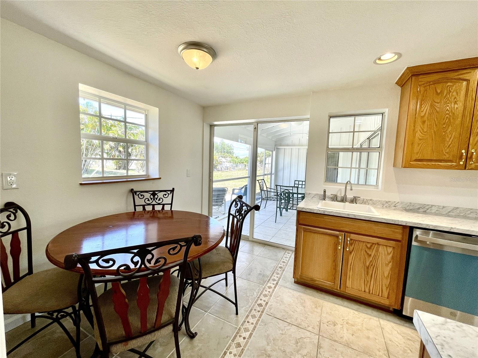 Image 14 of 45 For 700 Dolphin Parkway